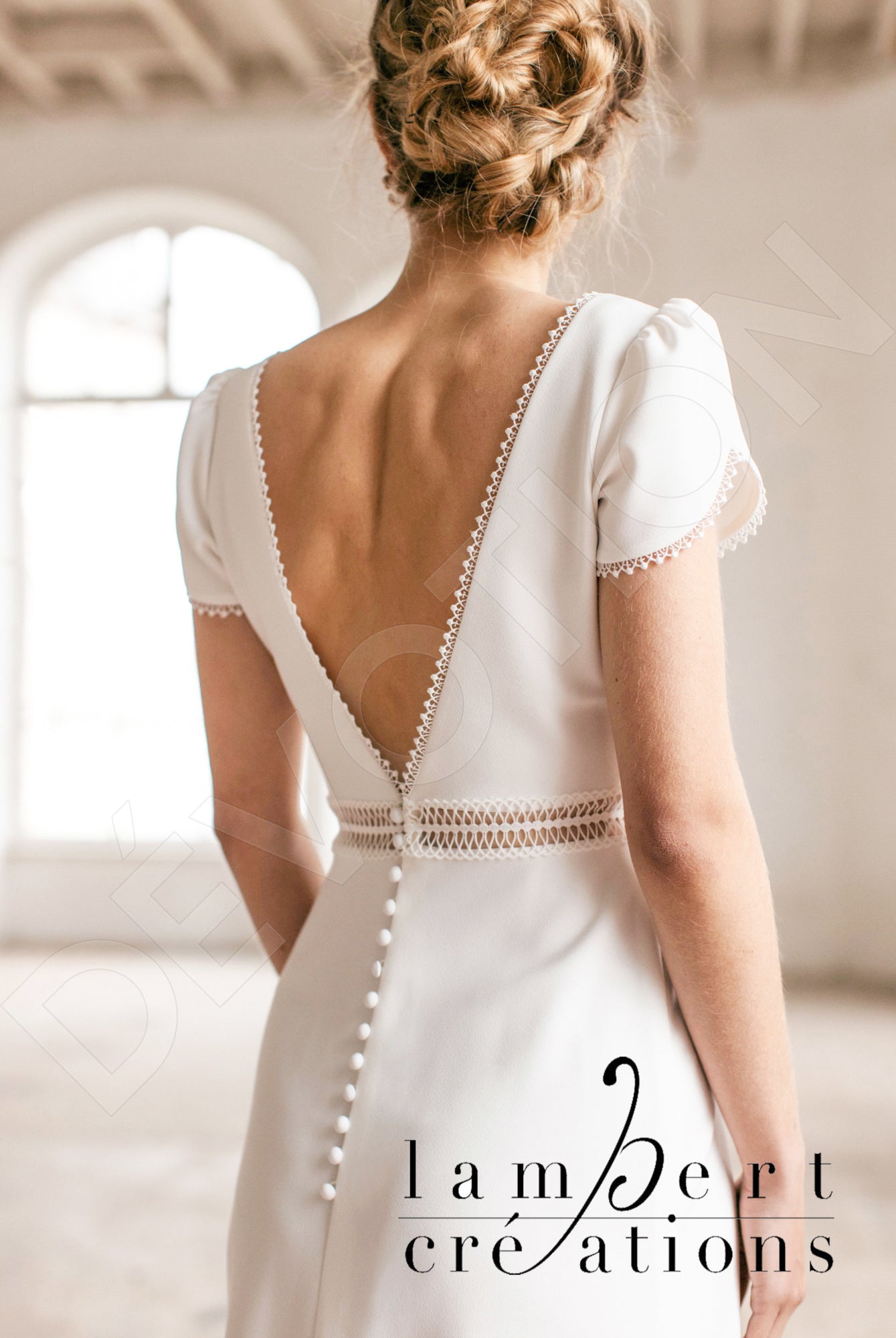Embruns Open back A-line Short/ Cap sleeve Wedding Dress 3
