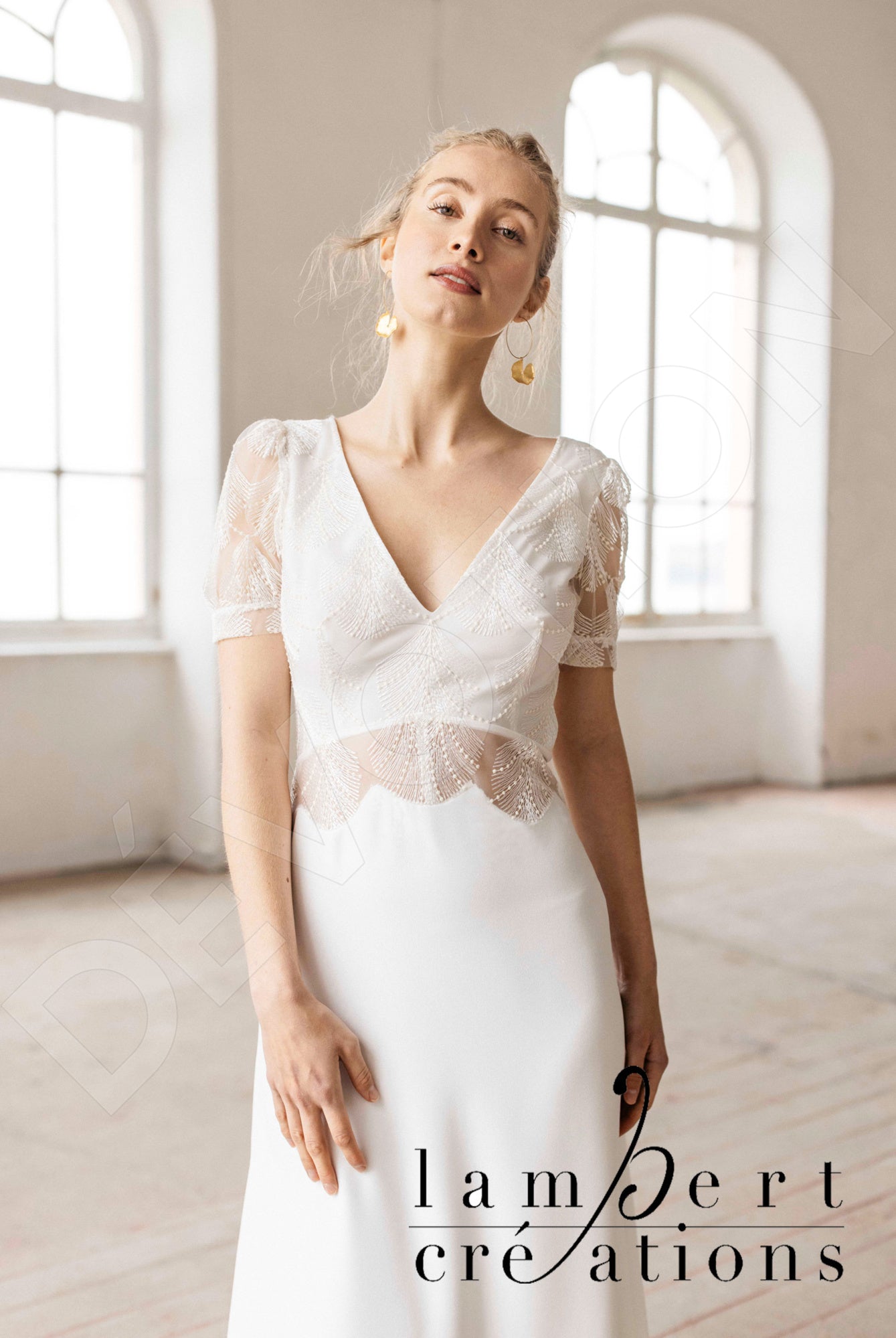 Eole A-line V-neck Ivory Wedding dress