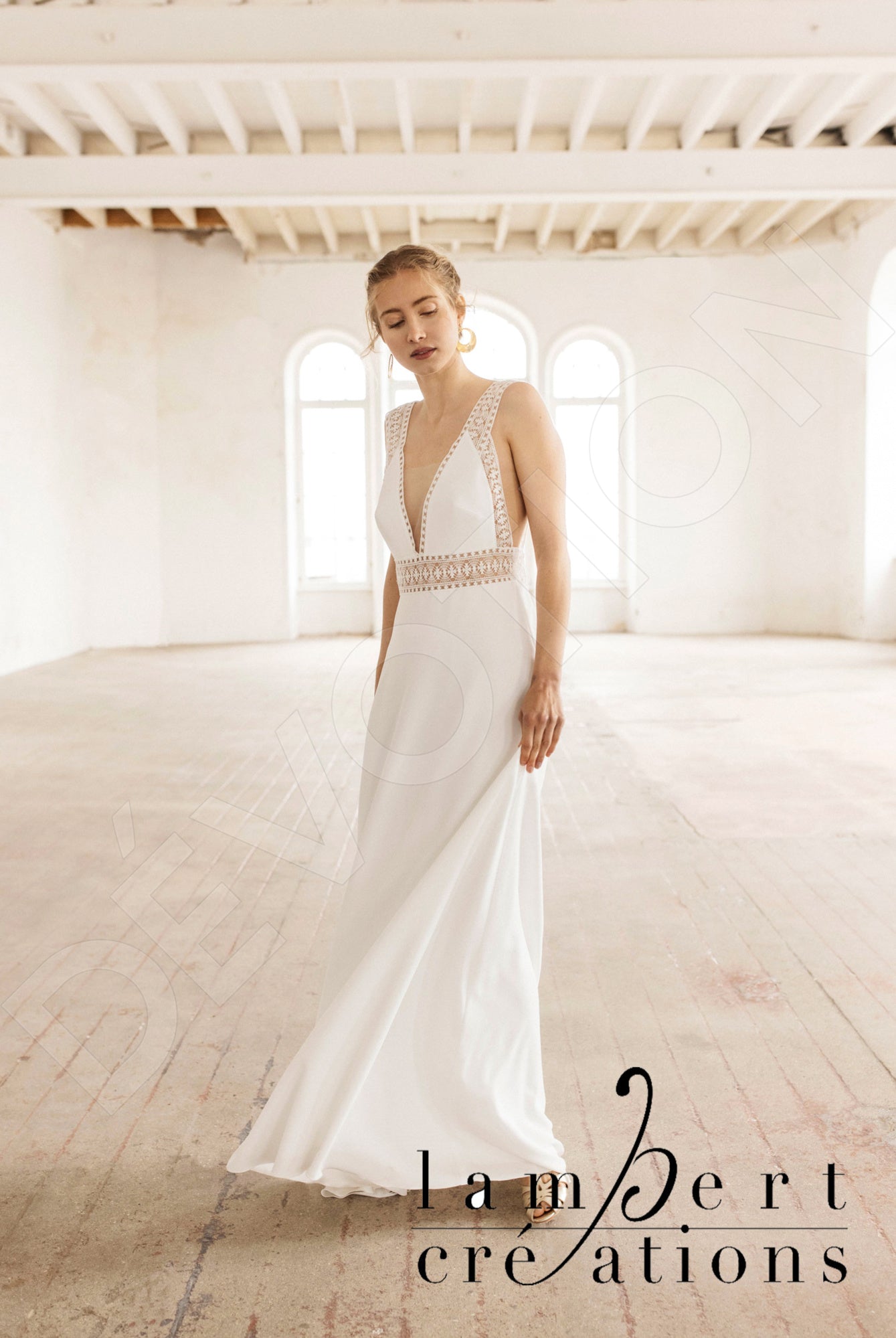Eternité Open back A-line Straps Wedding Dress 5