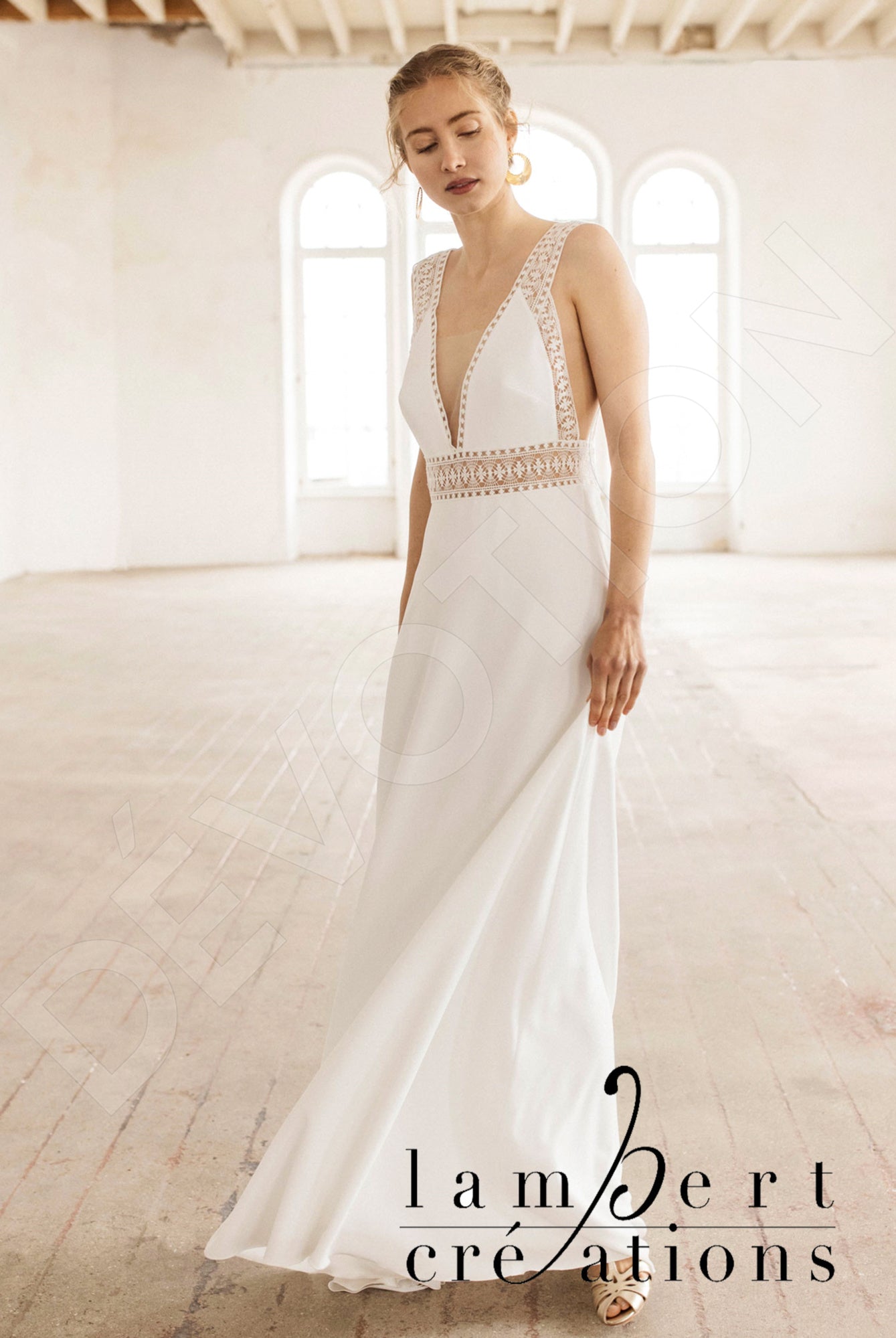 Eternité Open back A-line Straps Wedding Dress Front