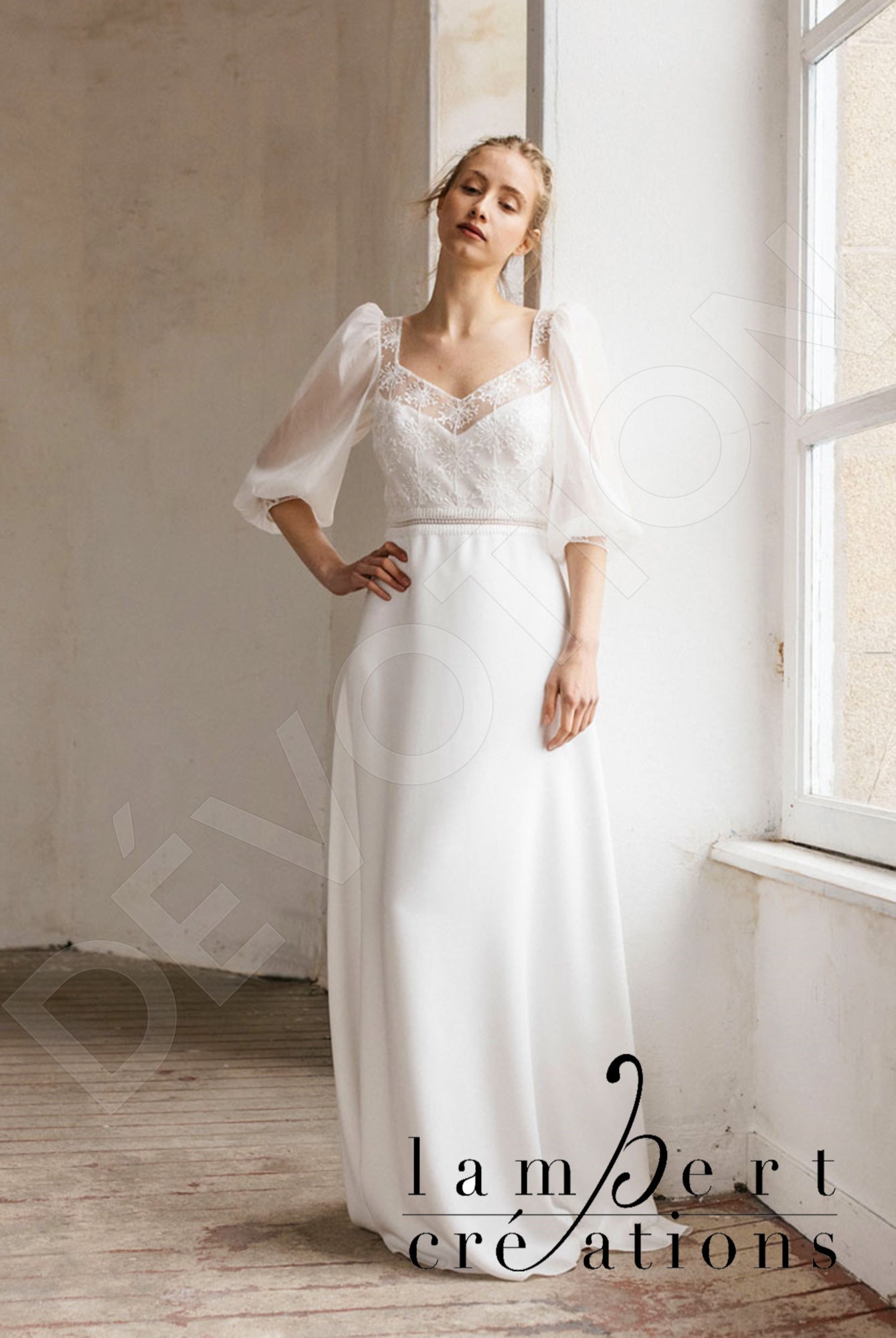 Etoile A-line Queen Anne Ivory Wedding dress