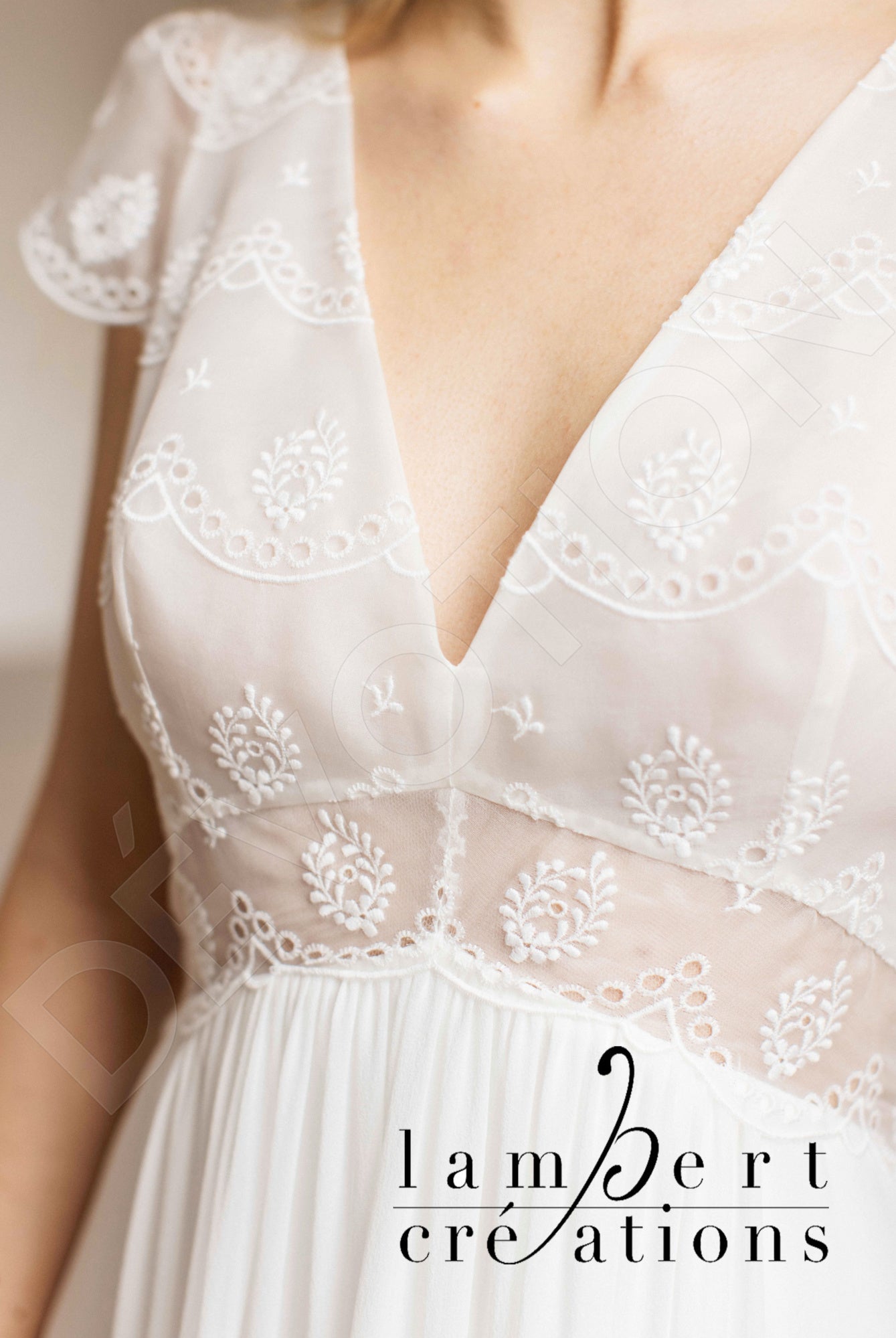 Nymphe Open back A-line Short/ Cap sleeve Wedding Dress 2