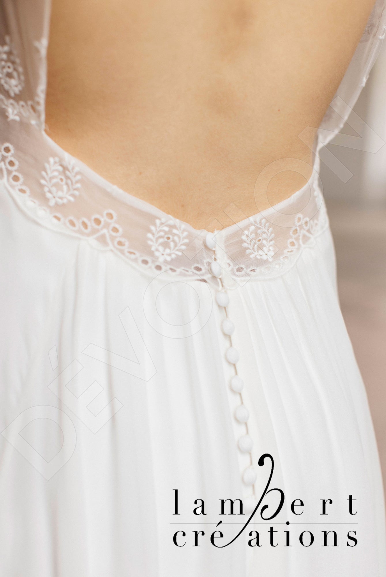 Nymphe Open back A-line Short/ Cap sleeve Wedding Dress 4
