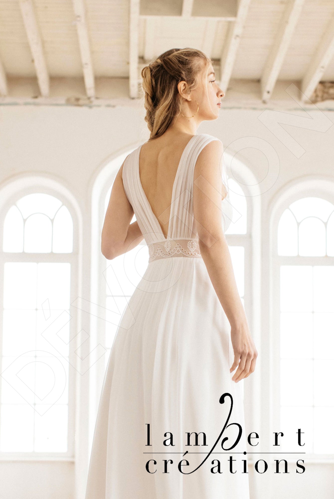 Oural A-line V-neck Ivory Wedding dress