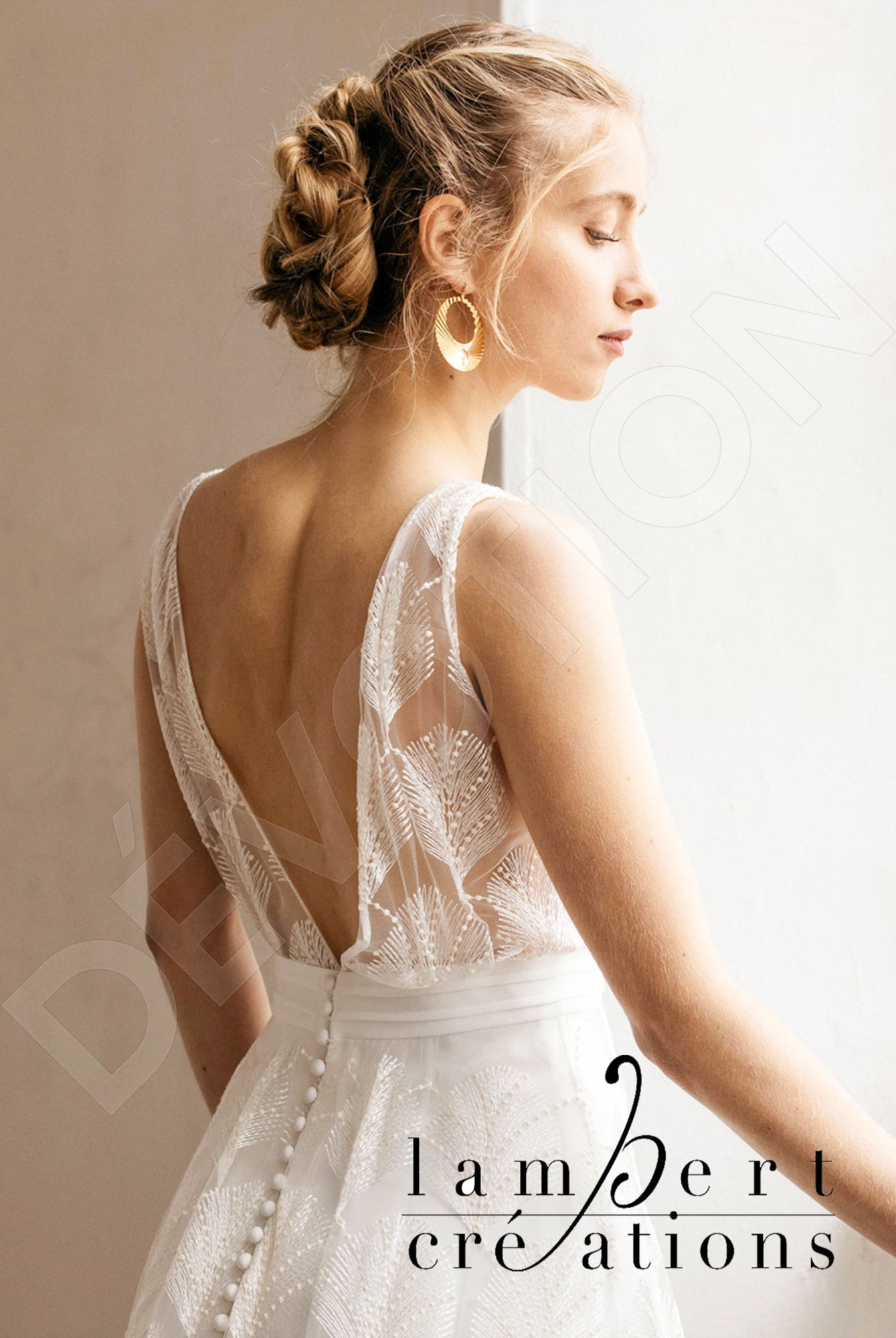 Plume A-line V-neck Ivory Wedding dress