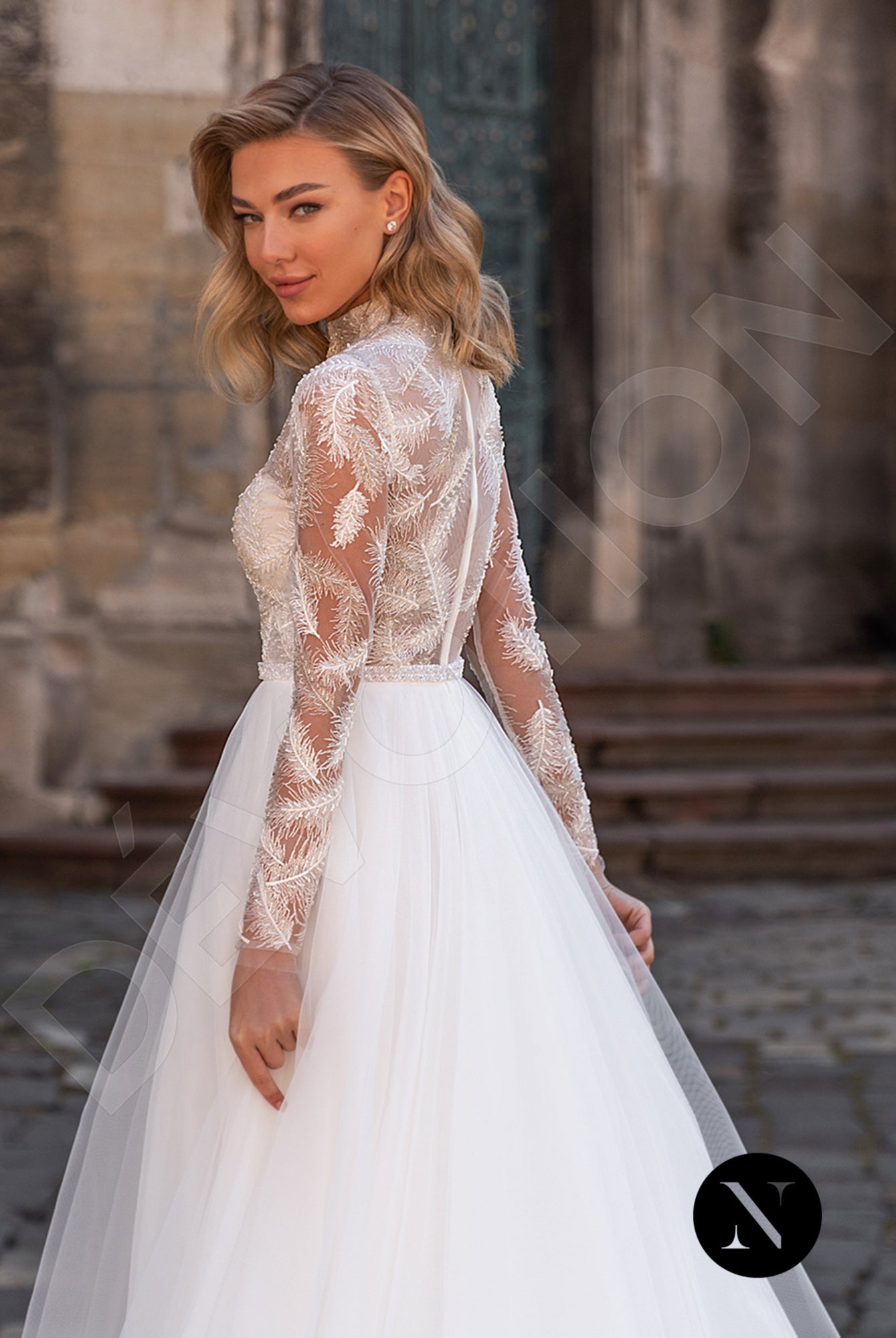 Lilou Full back A-line Long sleeve Wedding Dress 3
