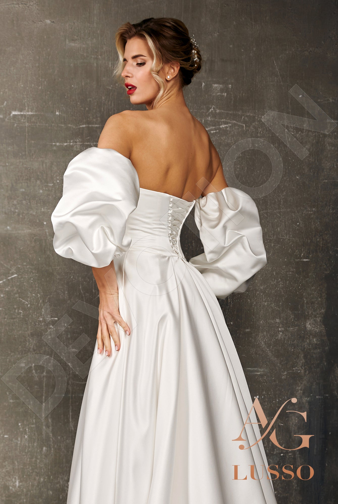 Annet Open back A-line Detachable sleeves Wedding Dress 4