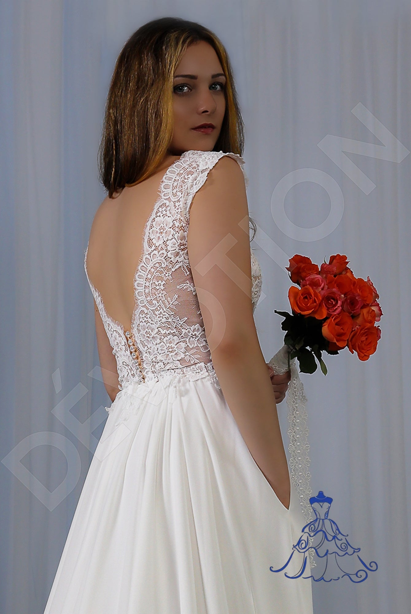 Minell Open back A-line Sleeveless Wedding Dress 3