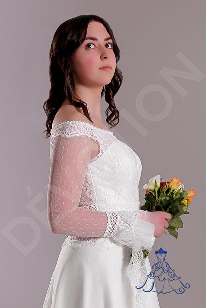 Adea Open back A-line Long sleeve Wedding Dress 7