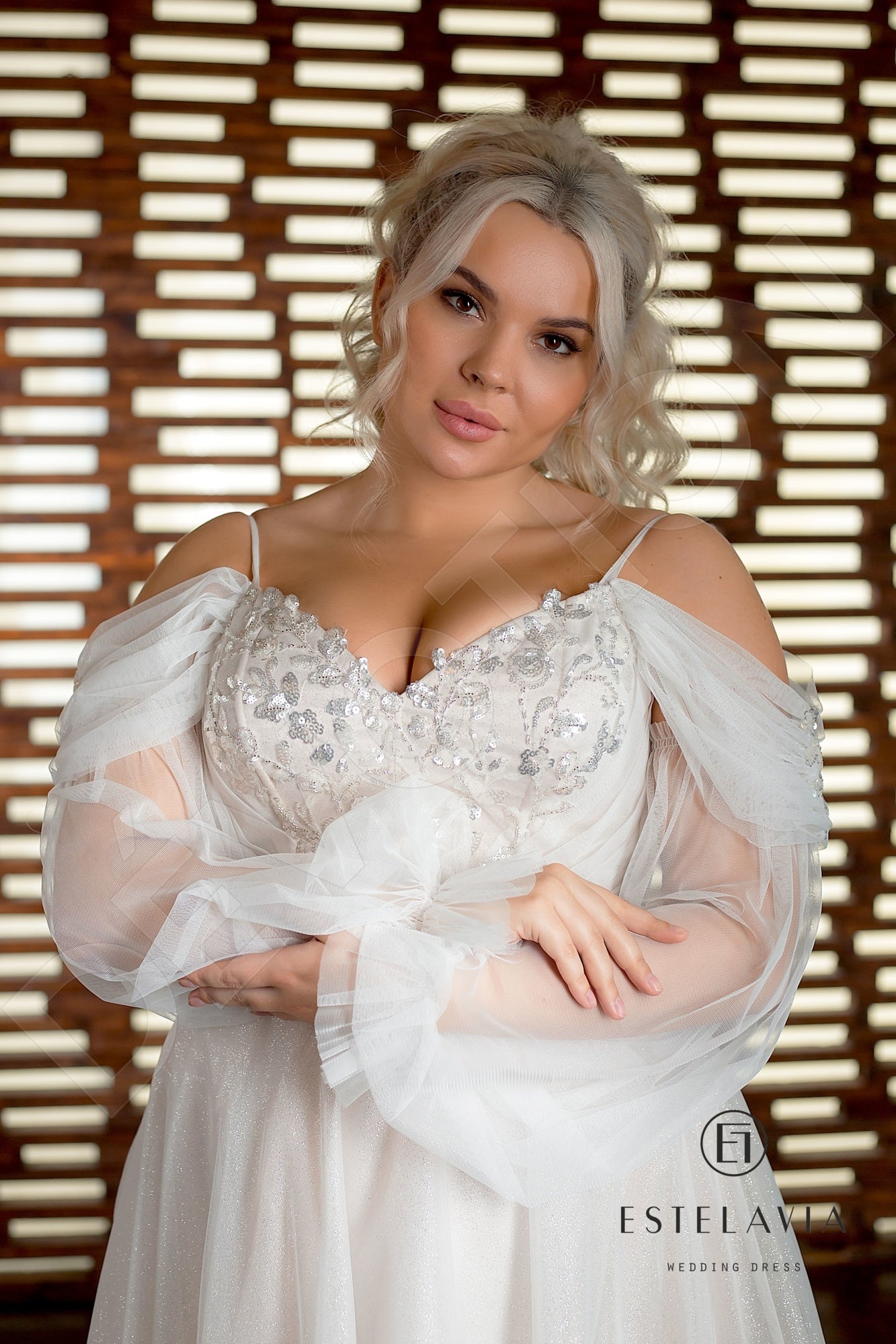 Elif Open back A-line Detachable sleeves Wedding Dress 4