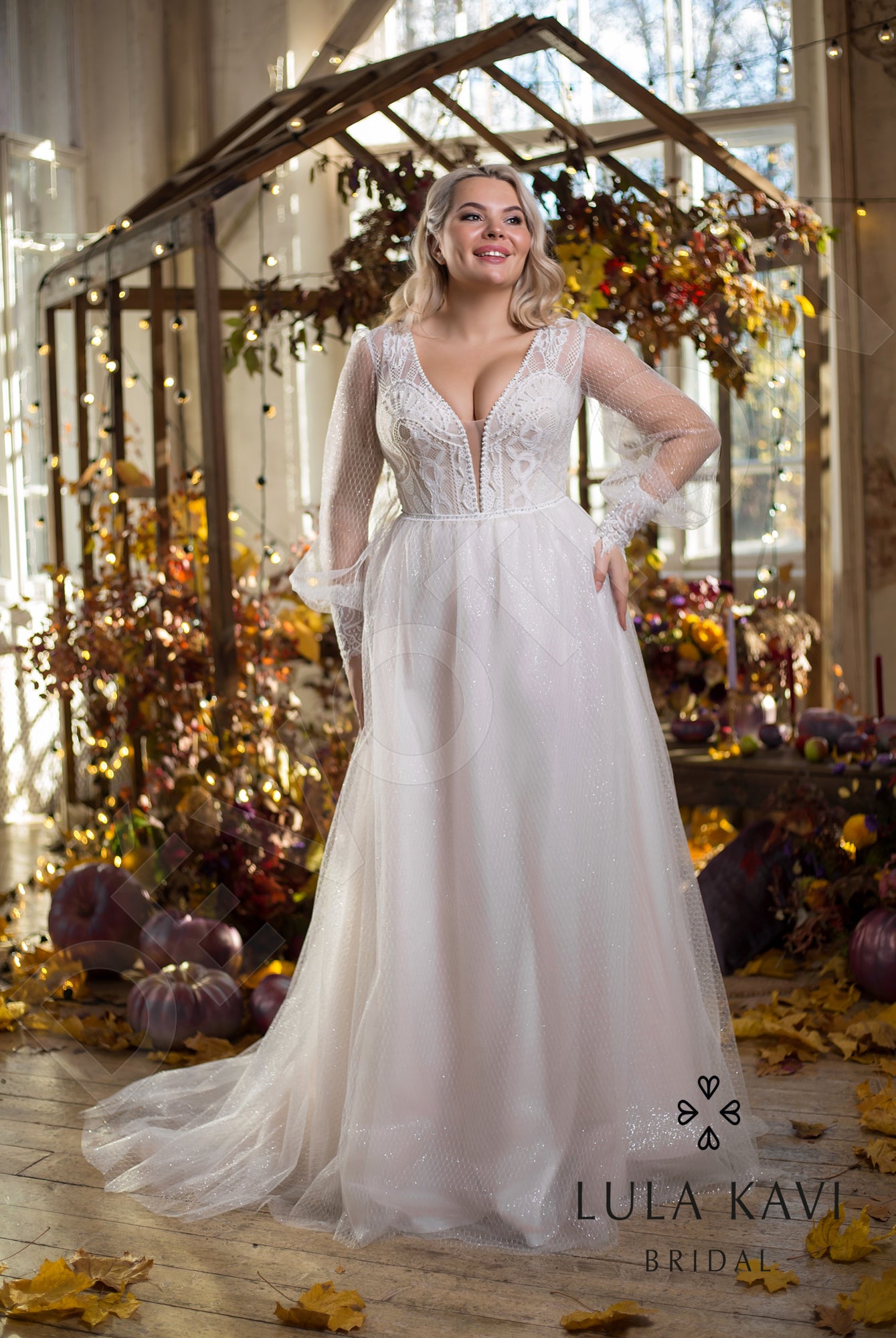 Raisa A-line Deep V-neck Milk Wedding dress
