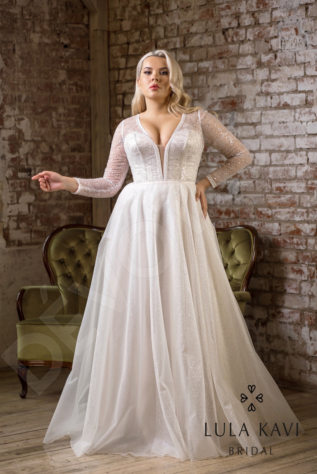 Ruslana A-line Deep V-neck Milk Wedding dress