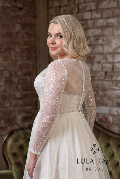 Ruslana Full back A-line Long sleeve Wedding Dress 3