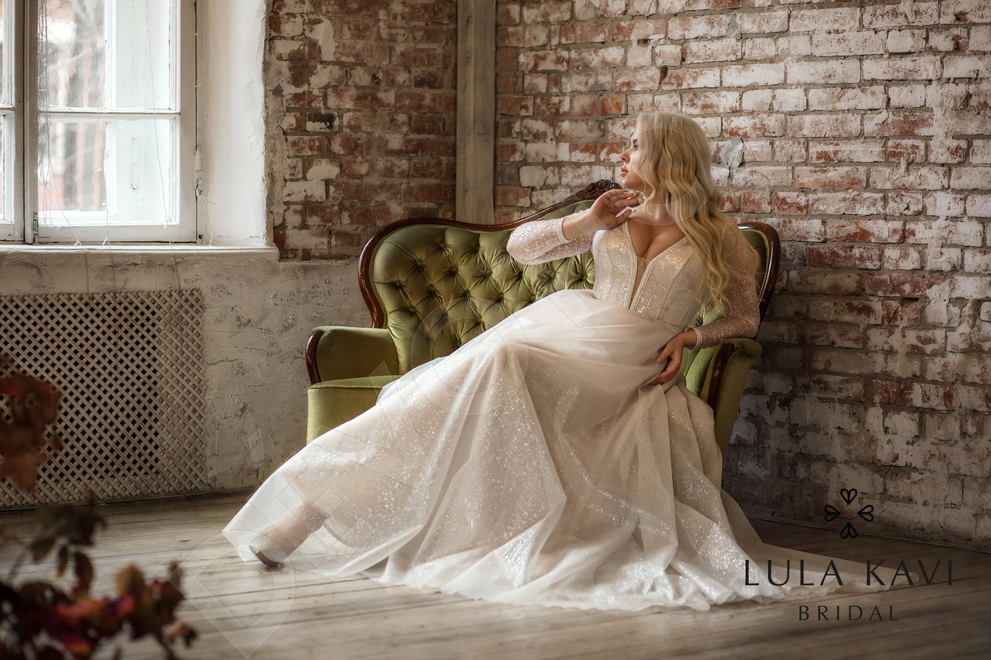 Ruslana Full back A-line Long sleeve Wedding Dress 5