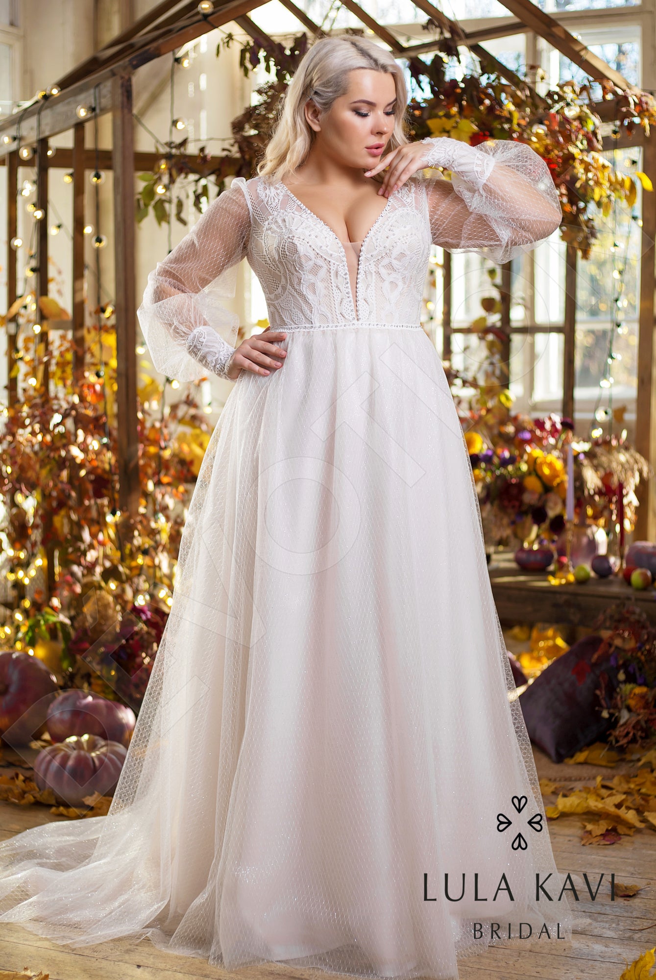 Raisa A-line Deep V-neck Milk Wedding dress