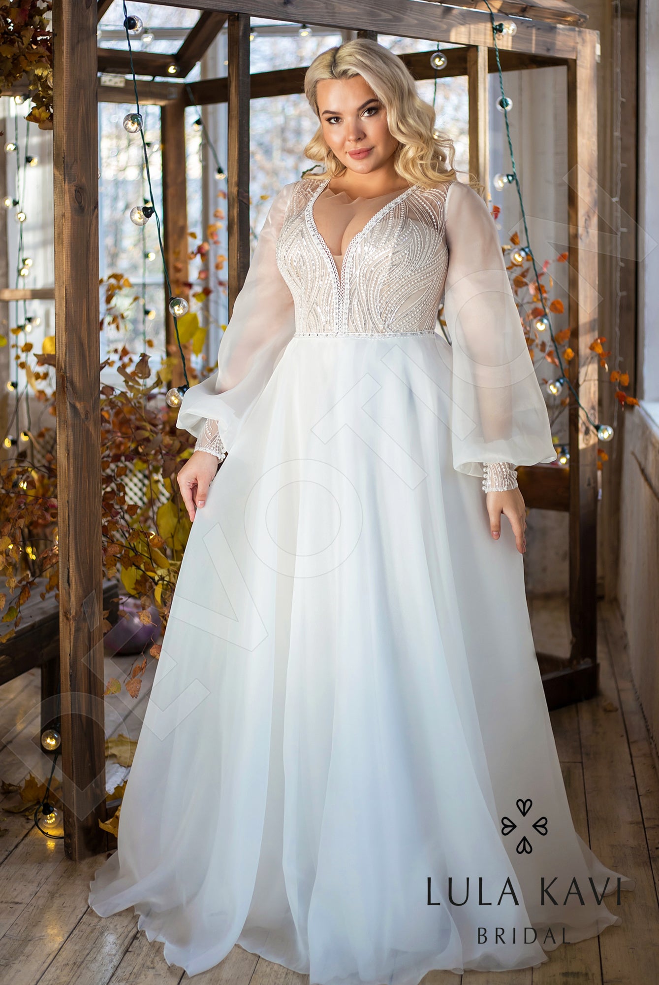 Ranya Full back A-line Long sleeve Wedding Dress Front