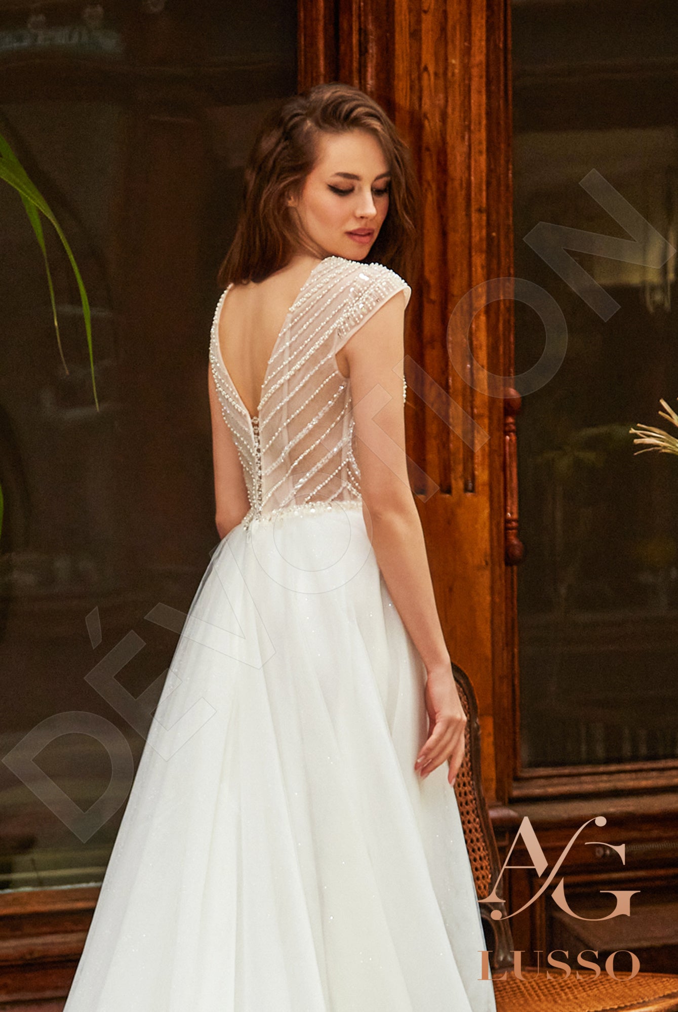 Aile Open back A-line Short/ Cap sleeve Wedding Dress 3