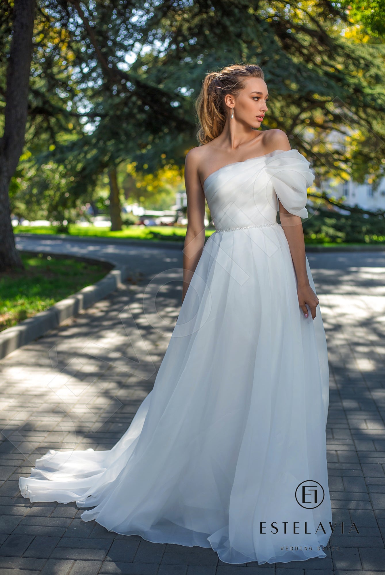 Cataline A-line Straight across Milk Wedding dress