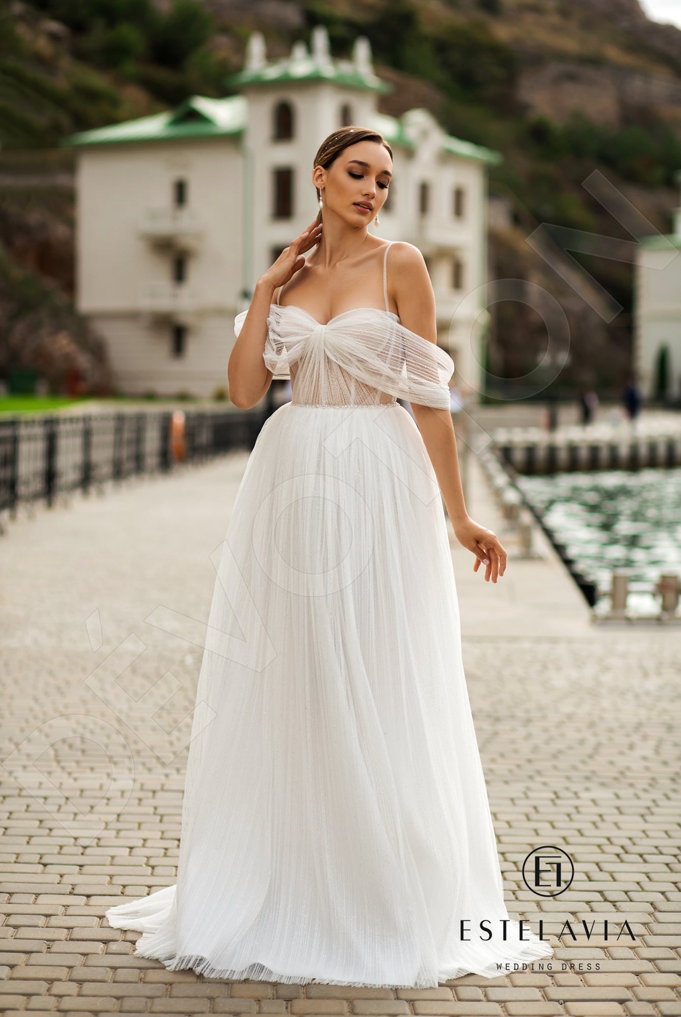 Danara Open back A-line Detachable sleeves and straps Wedding Dress 4