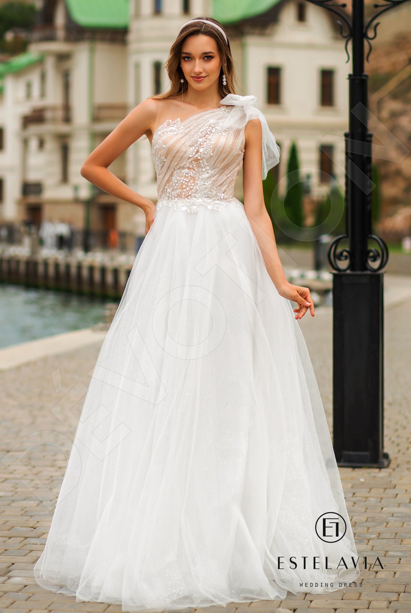 Dorine Full back A-line Sleeveless Wedding Dress Front