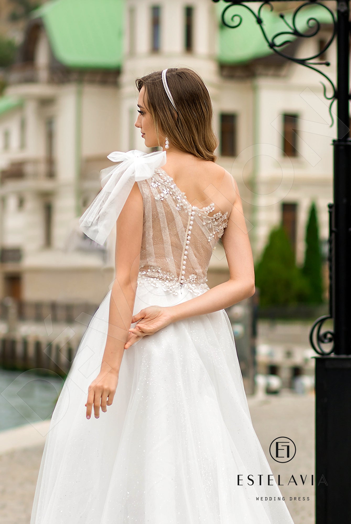 Dorine Full back A-line Sleeveless Wedding Dress 4