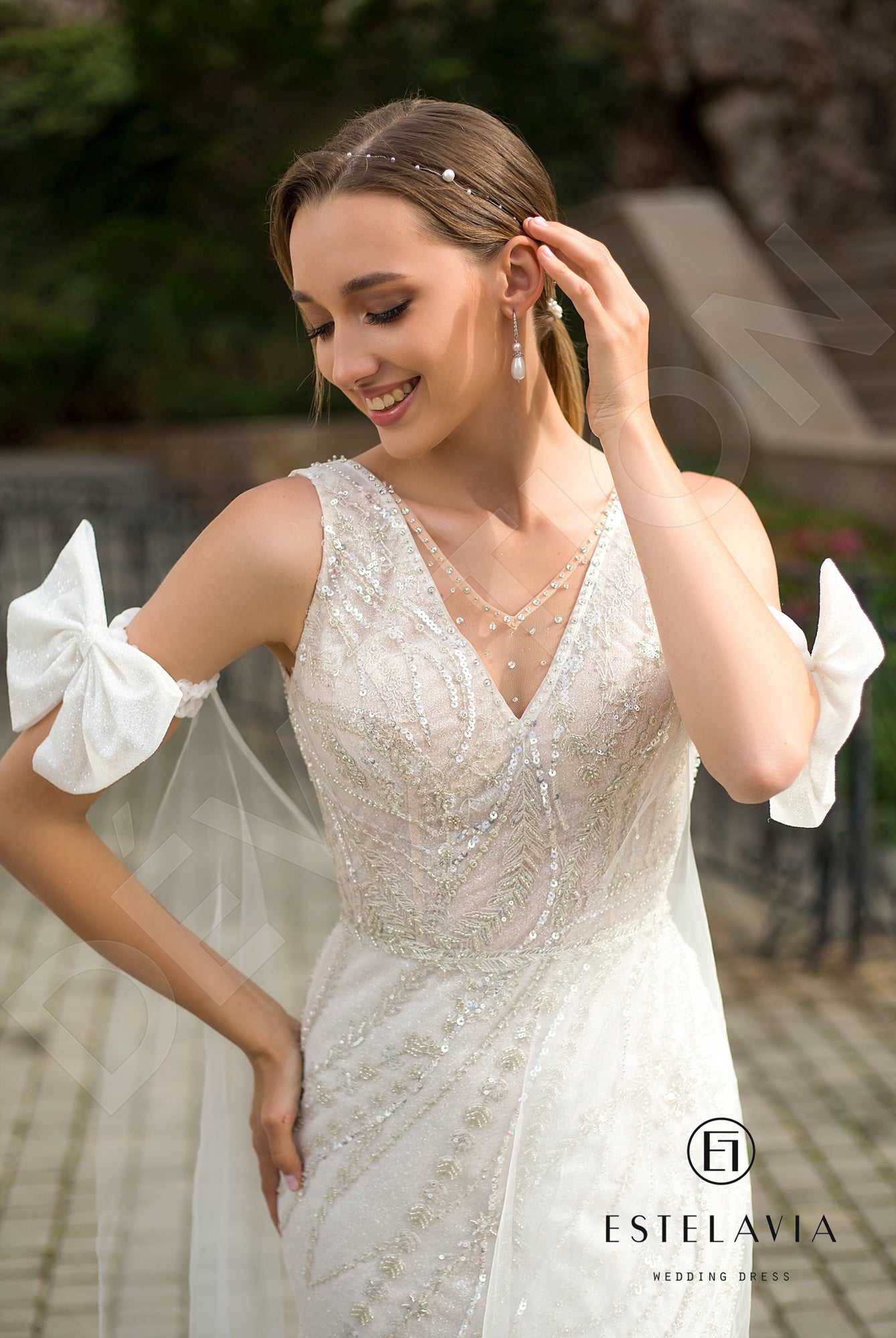 Laurencia Trumpet/Mermaid V-neck Milk Cappuccino Wedding dress