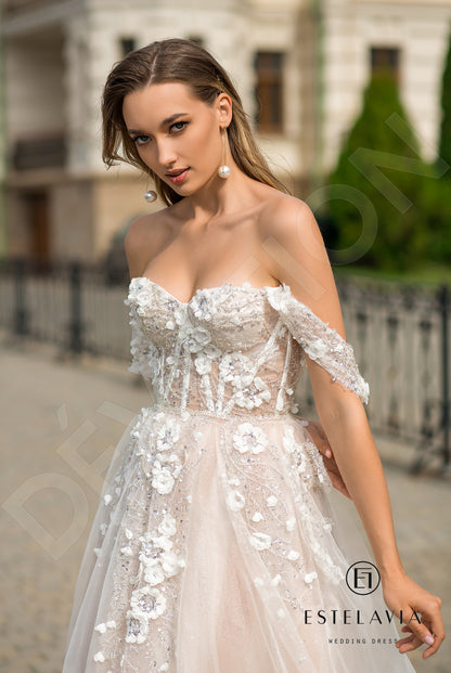 Lucrecine Open back A-line Strapless Wedding Dress 2