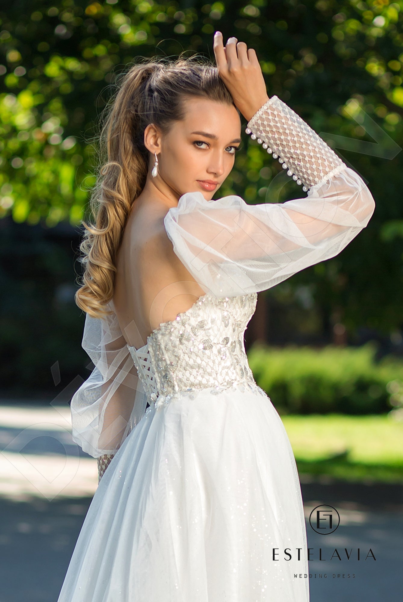 Zinovia Open back A-line Strapless Wedding Dress 3