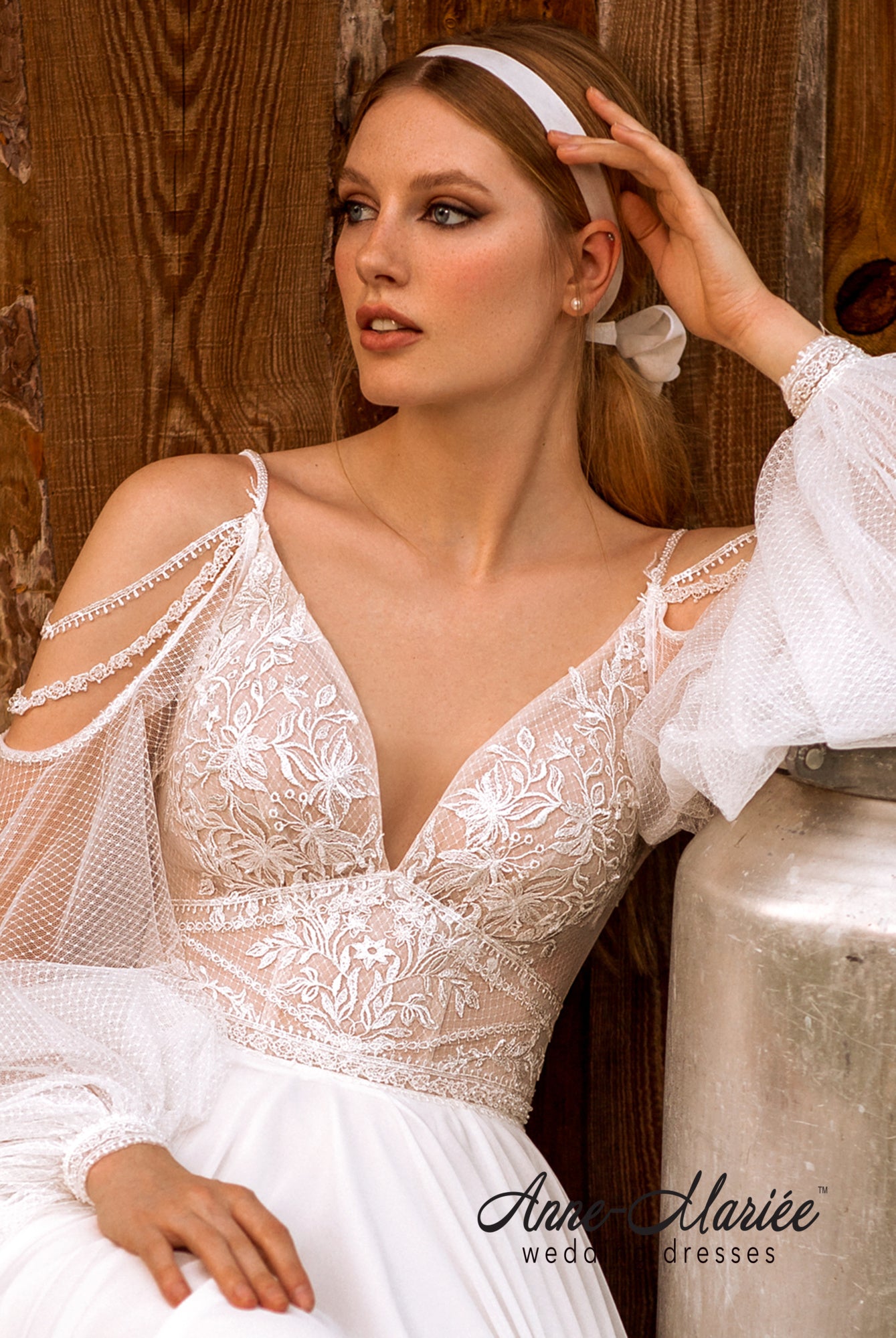 Yella A-line Deep V-neck Ivory Wedding dress