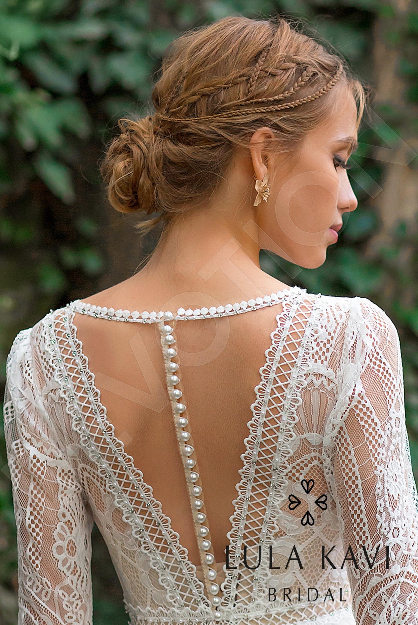 Kamaria Full back A-line Long sleeve Wedding Dress 3