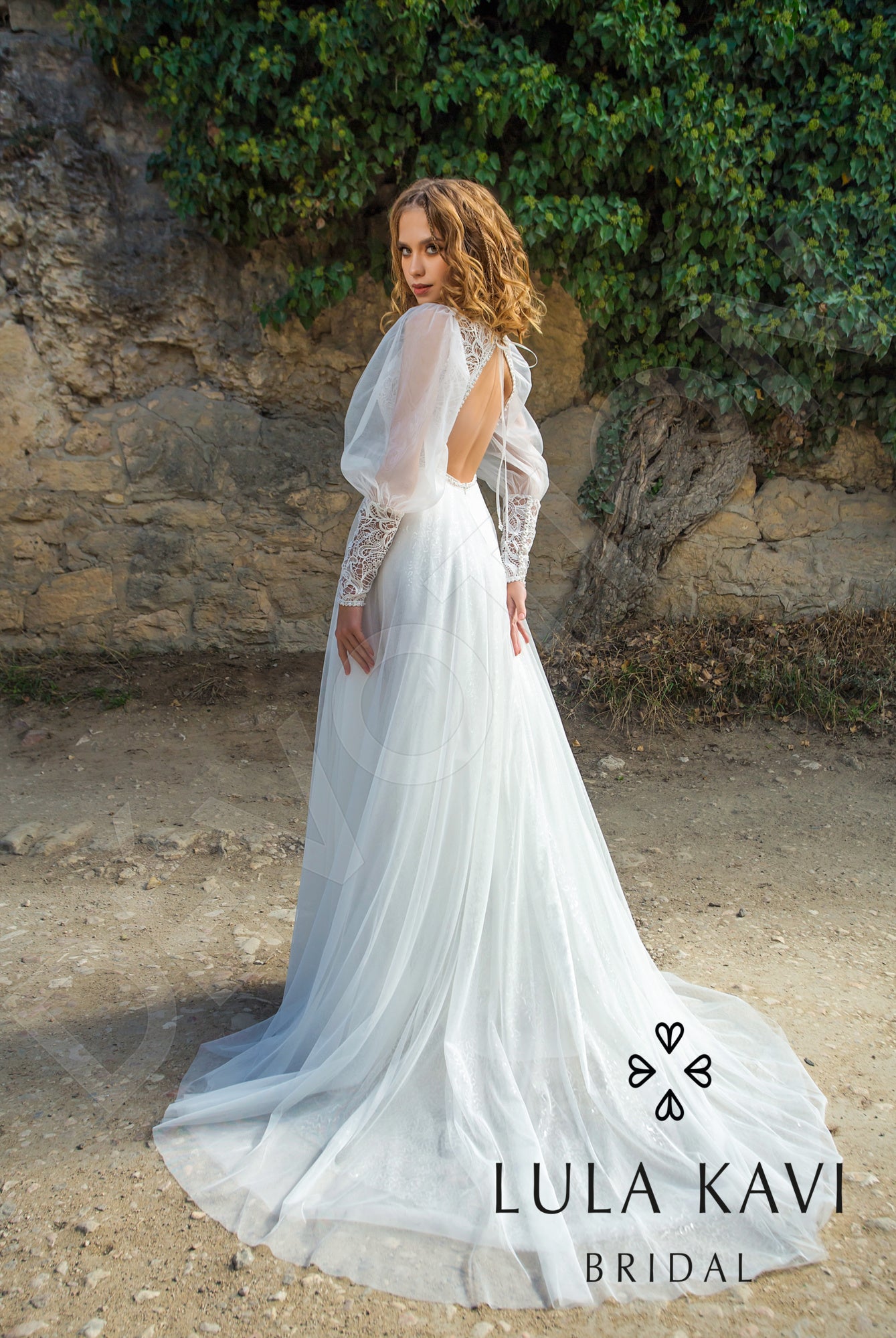 Lunala A-line Deep V-neck Milk Wedding dress