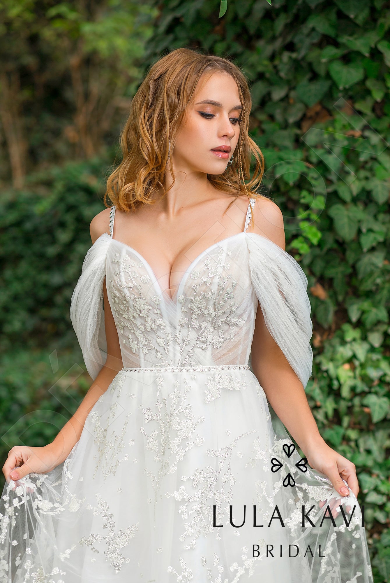 Polumna A-line Deep V-neck Milk Wedding dress