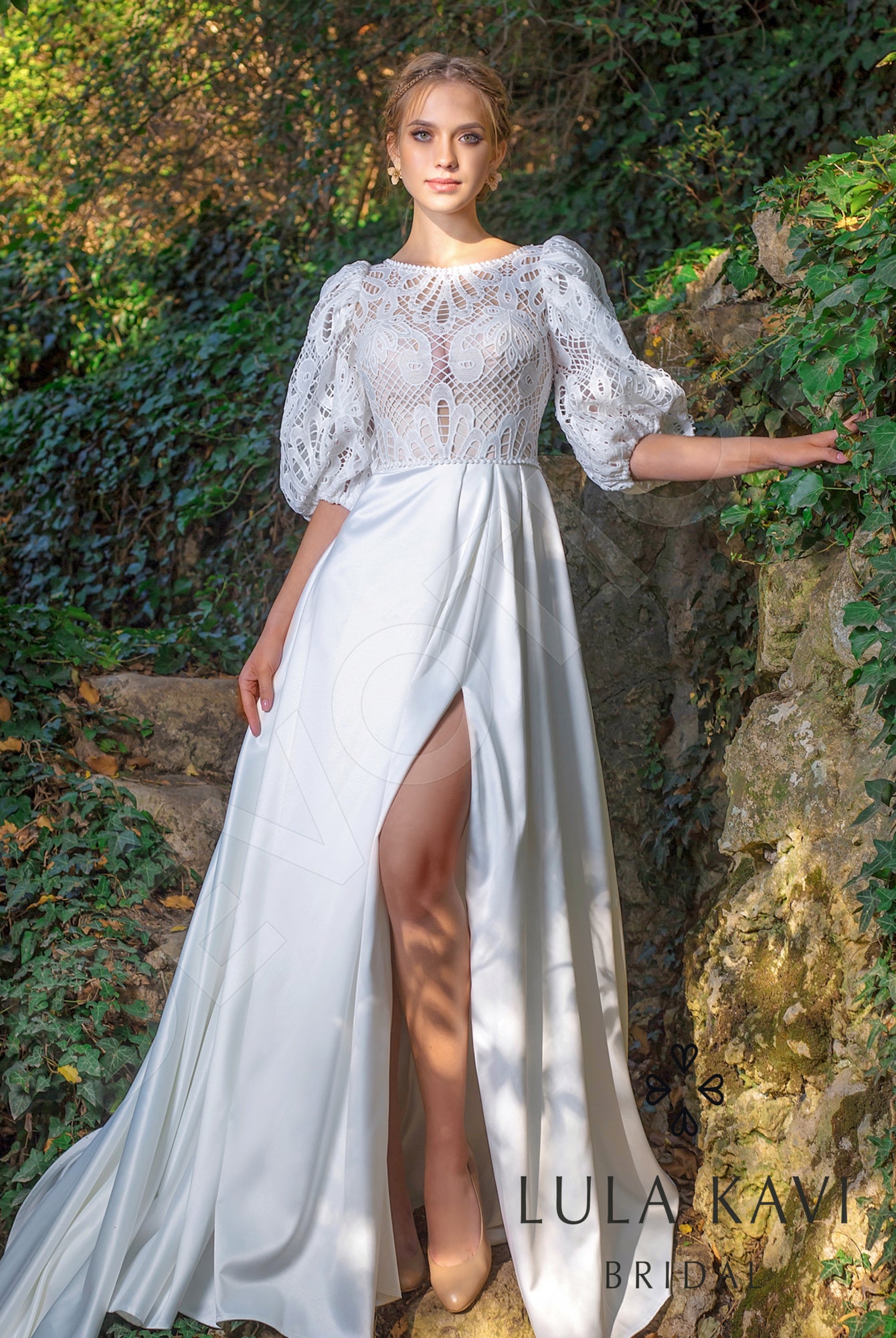 Amanai Open back A-line Half sleeve Wedding Dress Front
