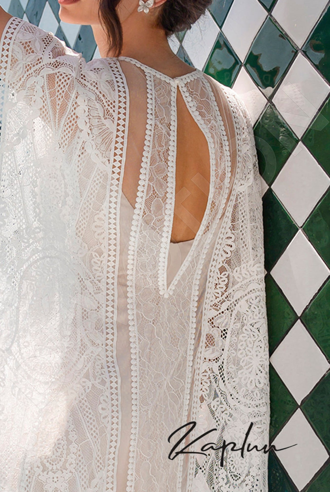 Saida Sheath/Column V-neck OffWhite Latte Wedding dress