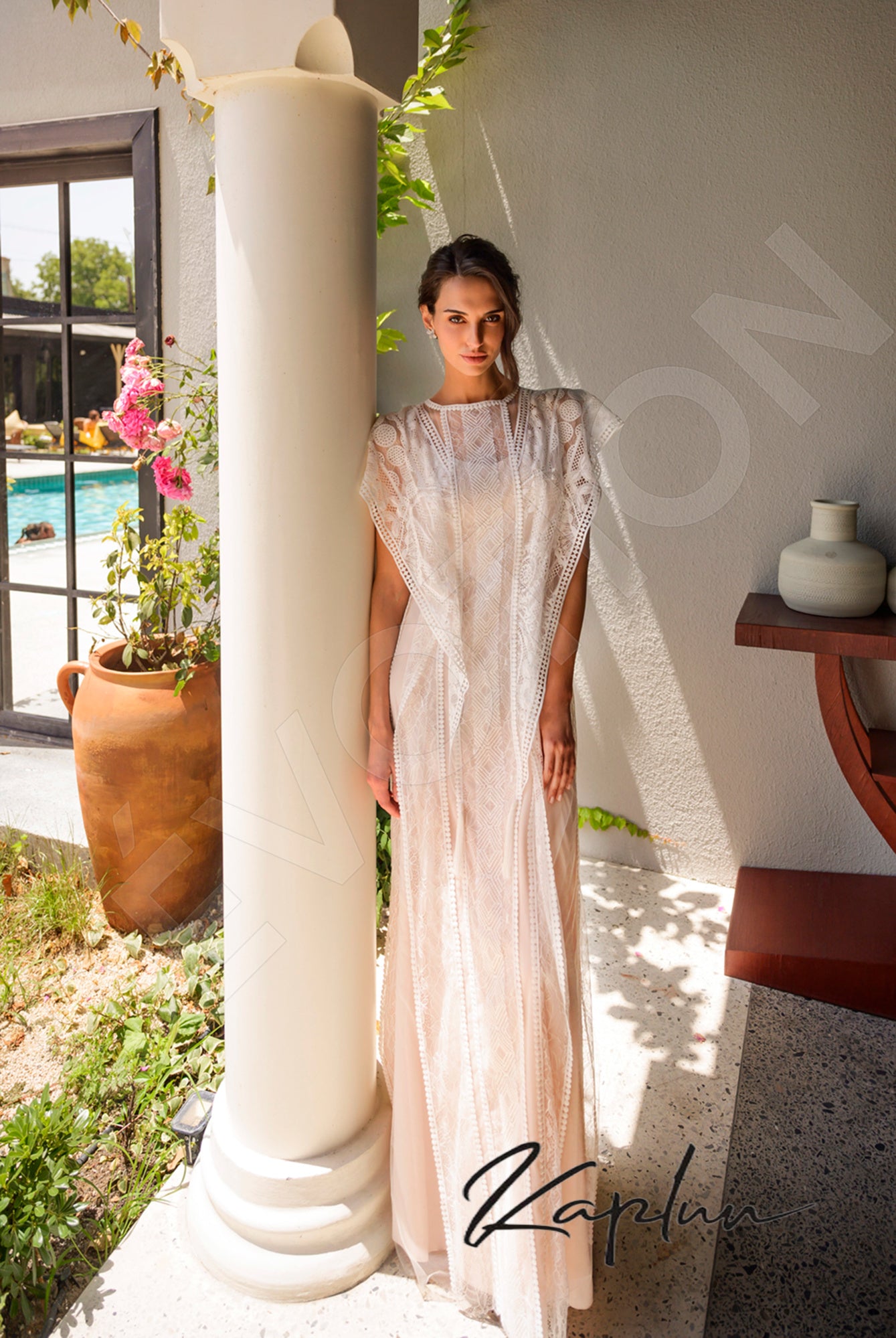 Saida Sheath/Column V-neck OffWhite Latte Wedding dress