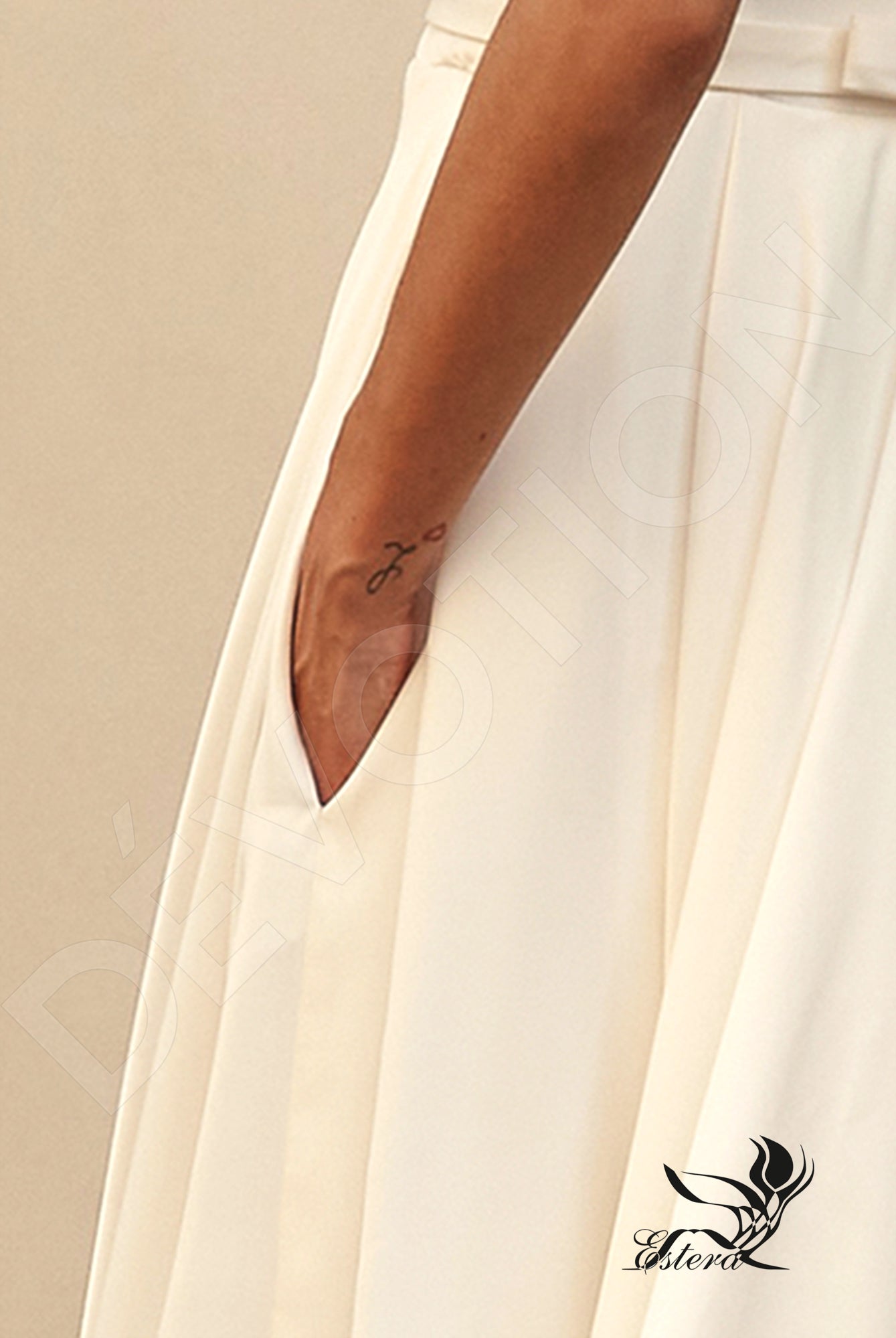 Alida A-line V-neck Ivory Wedding dress