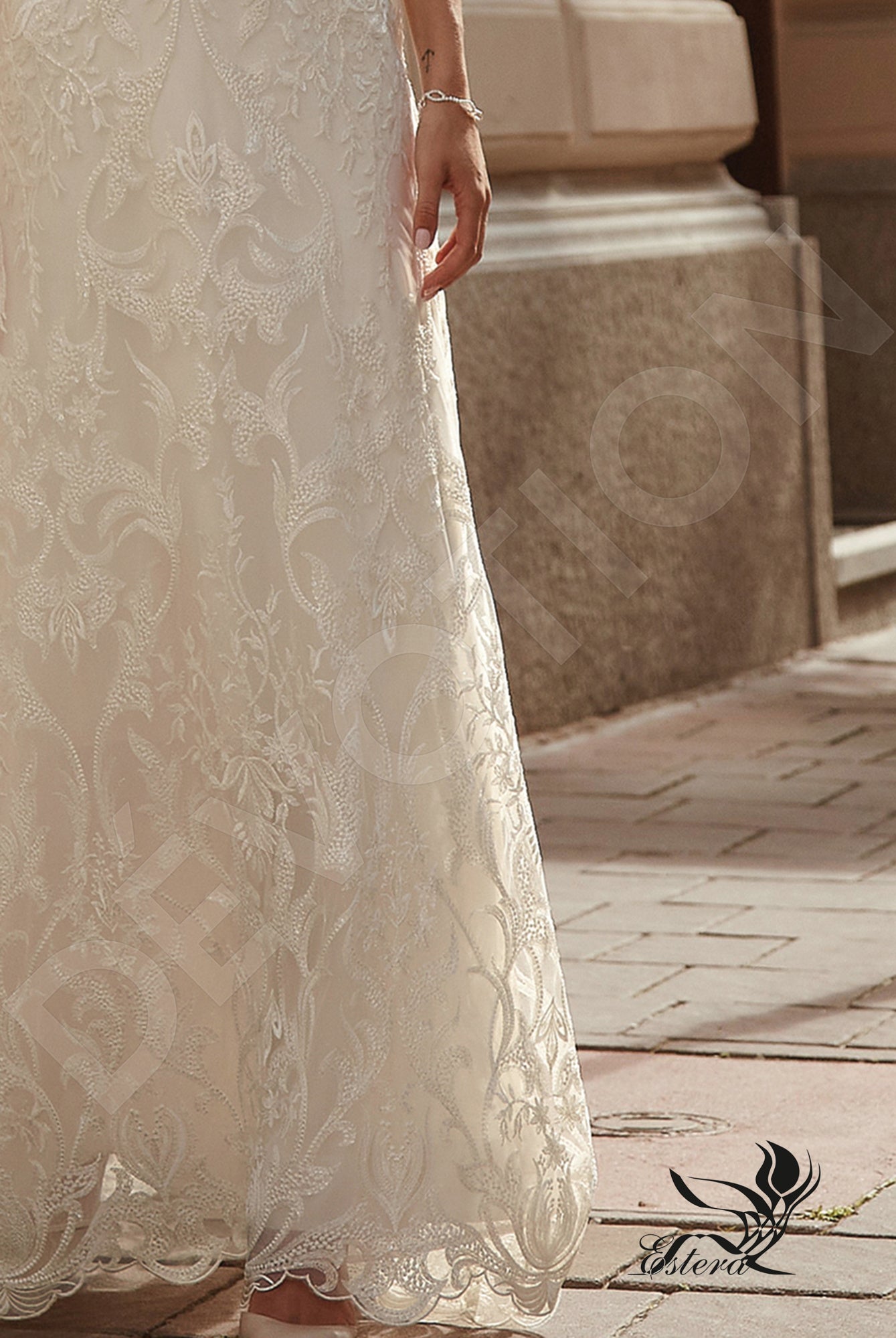 Loraina A-line Scoop Ivory Wedding dress