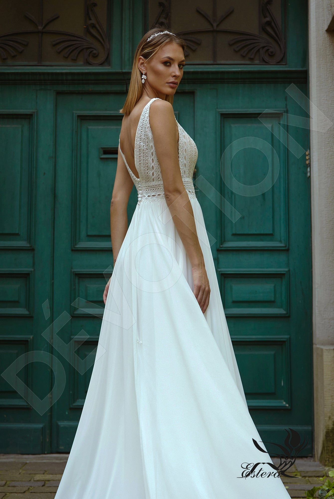 Nadza A-line Deep V-neck Ivory Wedding dress
