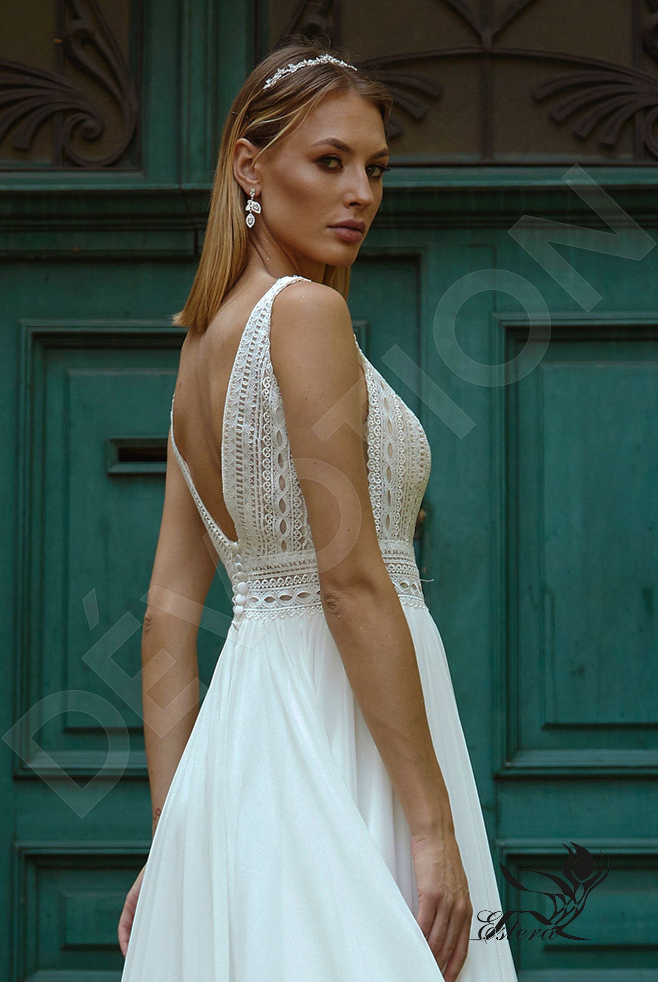 Nadza A-line Deep V-neck Ivory Wedding dress
