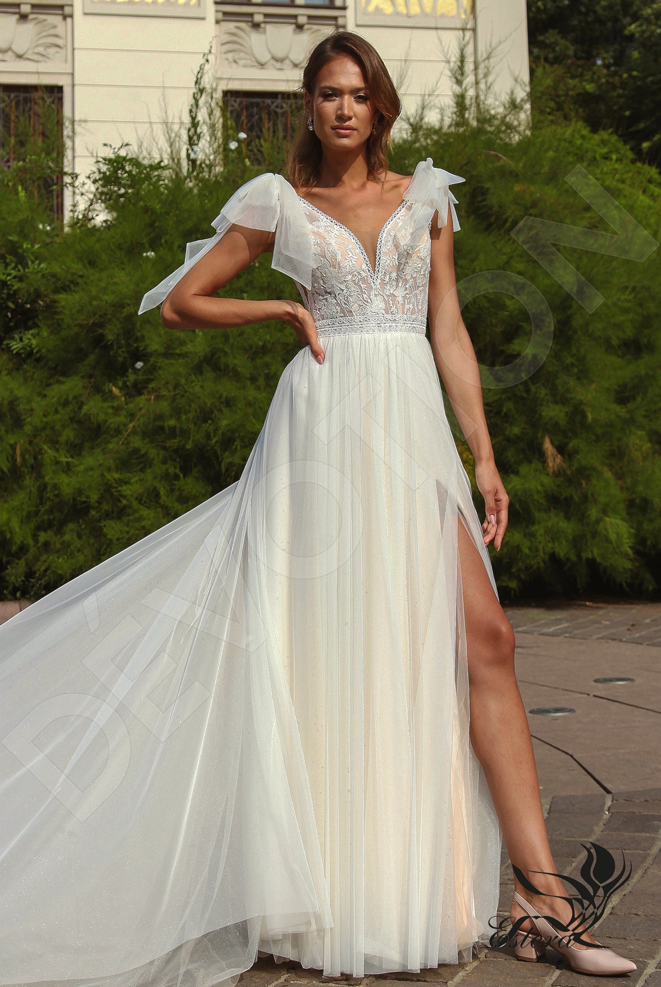 Yochana Open back A-line Sleeveless Wedding Dress Front