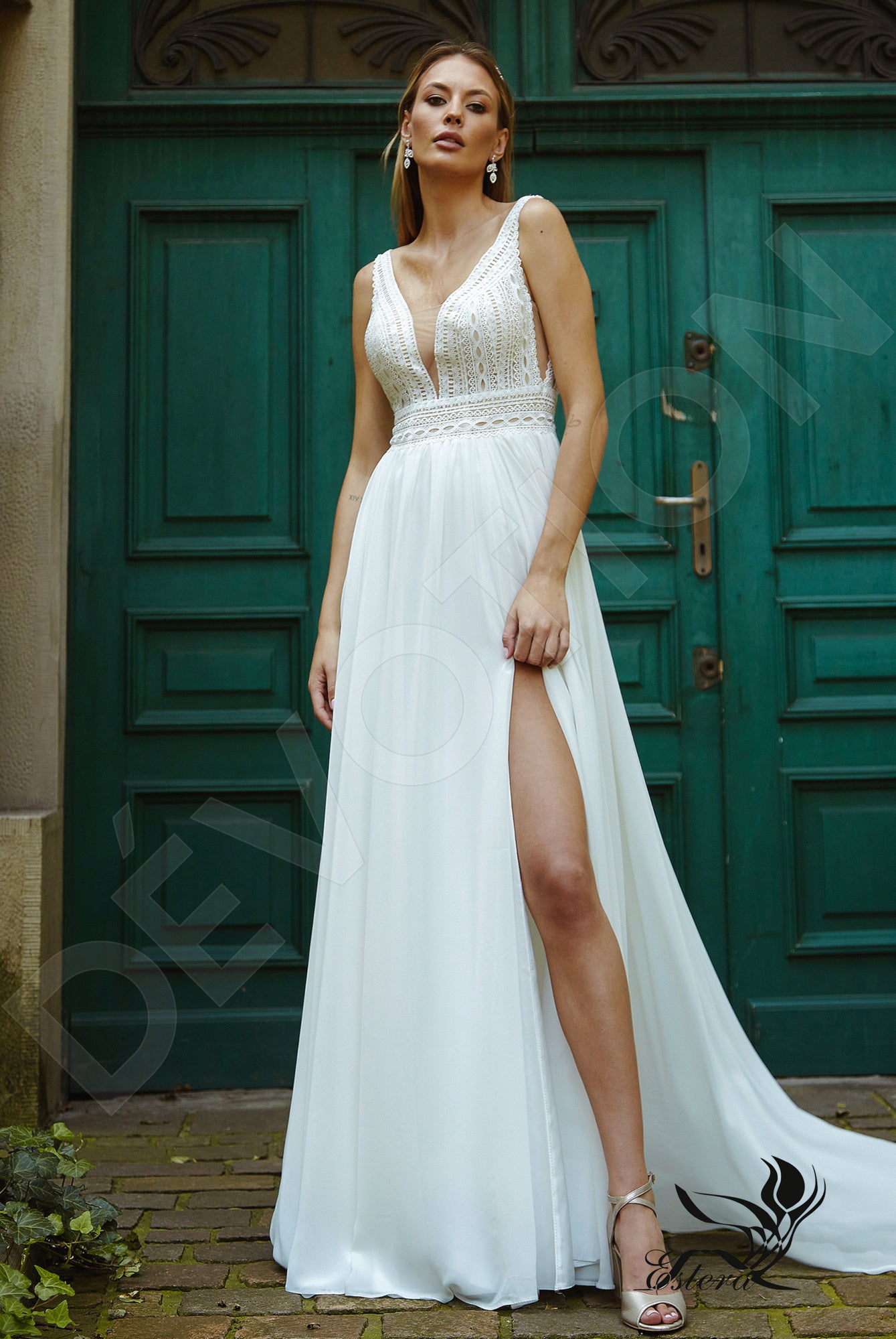 Nadza Open back A-line Sleeveless Wedding Dress Front