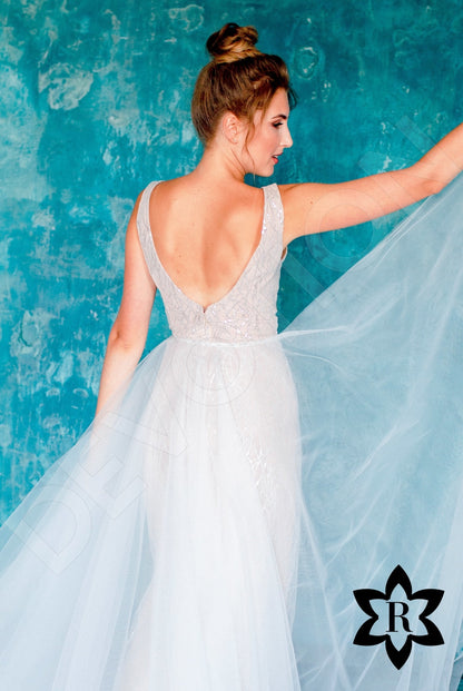 Ramiela Open back Sheath/Column Sleeveless Wedding Dress 3