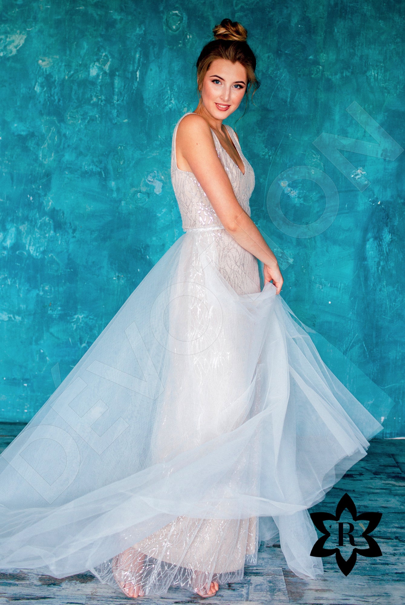 Ramiela Open back Sheath/Column Sleeveless Wedding Dress Front