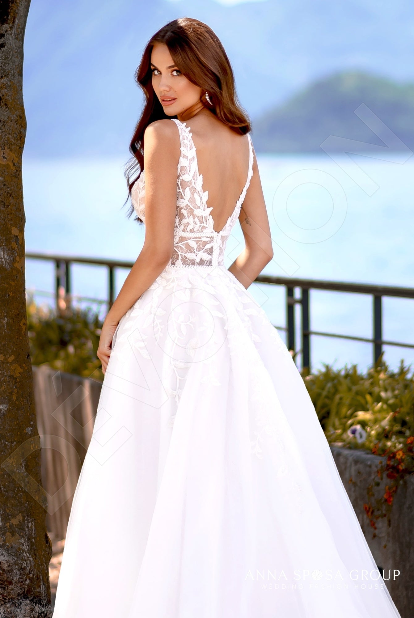 Elna Open back A-line Sleeveless Wedding Dress 3