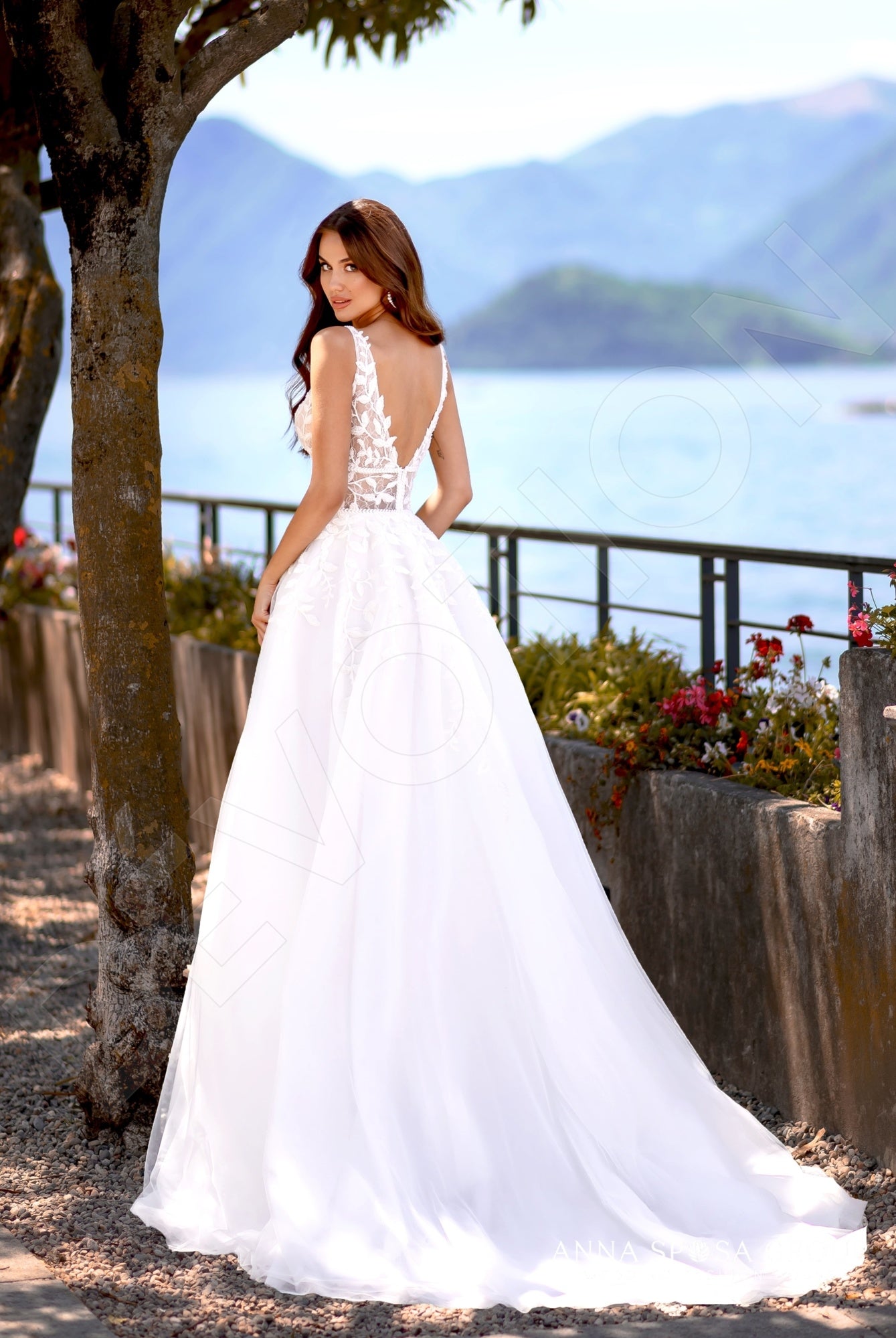 Elna A-line Deep V-neck Milk Wedding dress