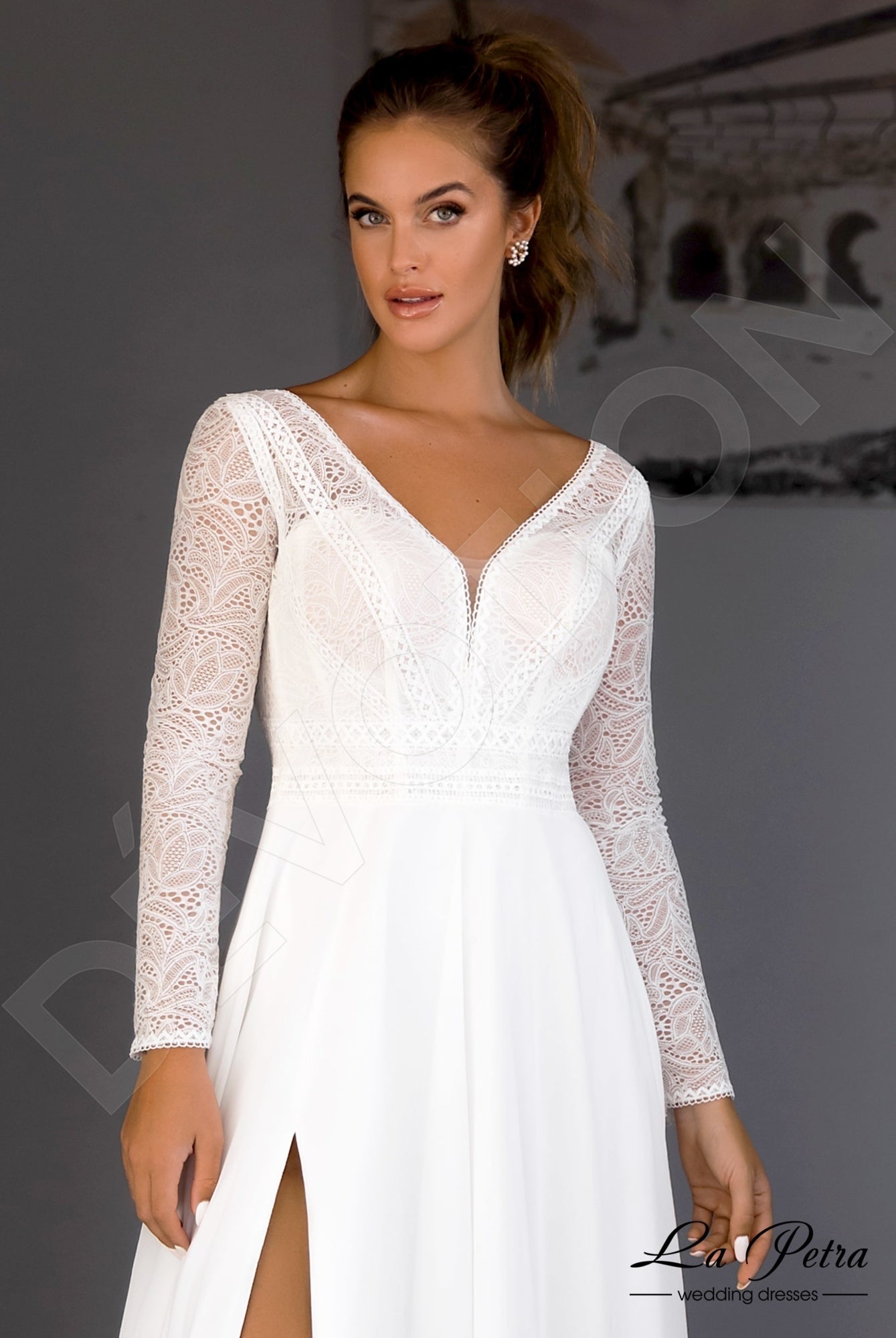 Anelma A-line V-neck Milk Wedding dress