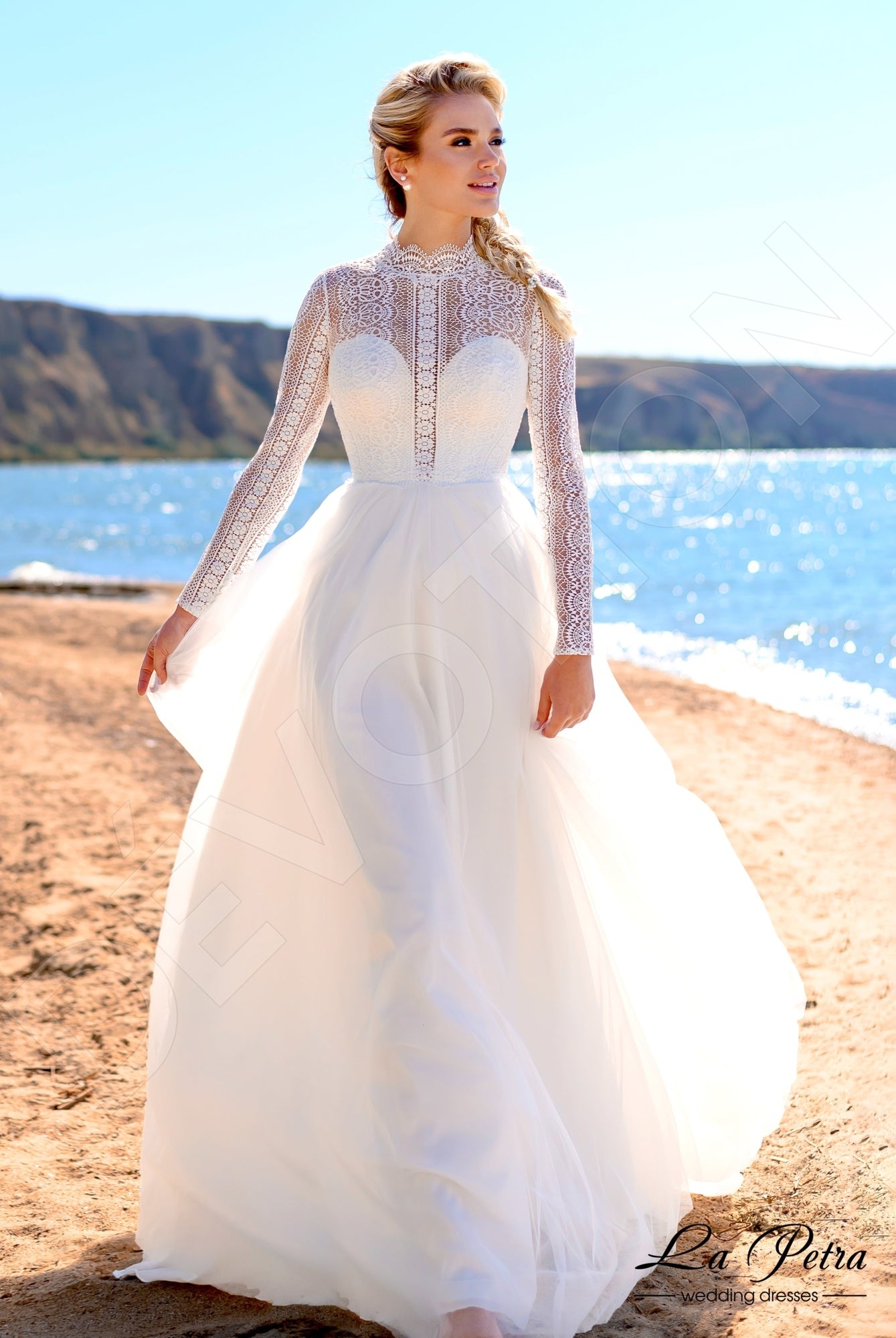 Lorelei A-line High neck Milk Wedding dress