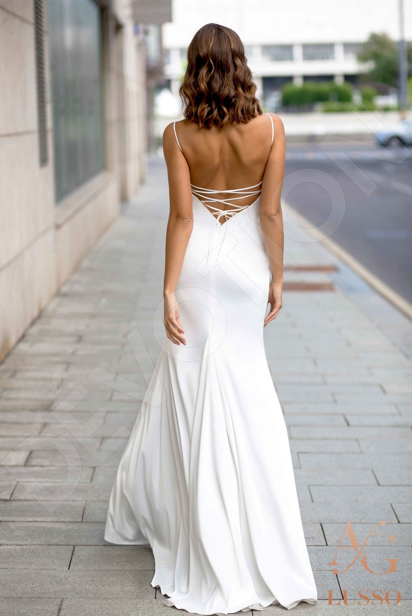 Orla Sheath/Column V-neck Milk Wedding dress