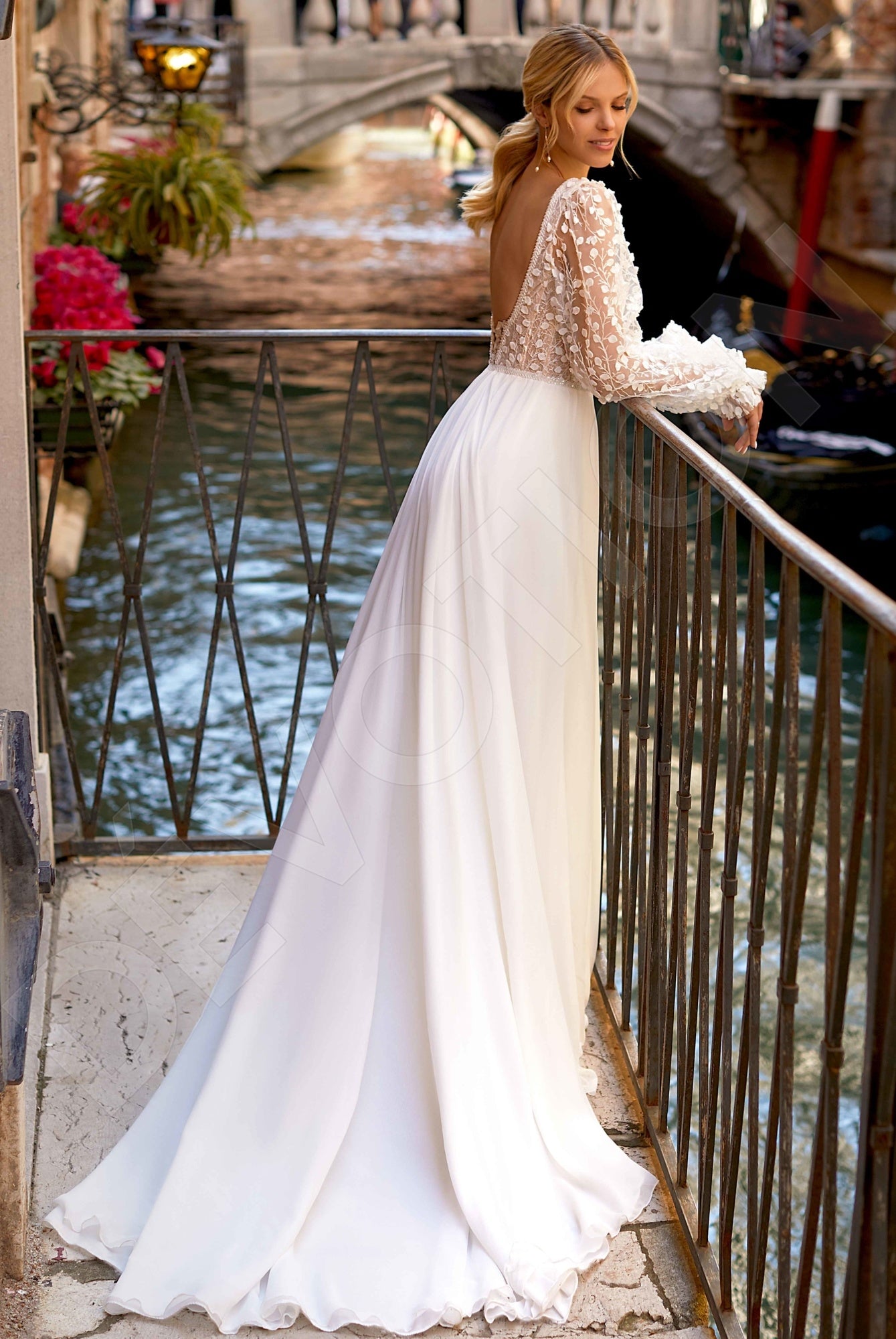 Laneis A-line Square Ivory Wedding dress Back