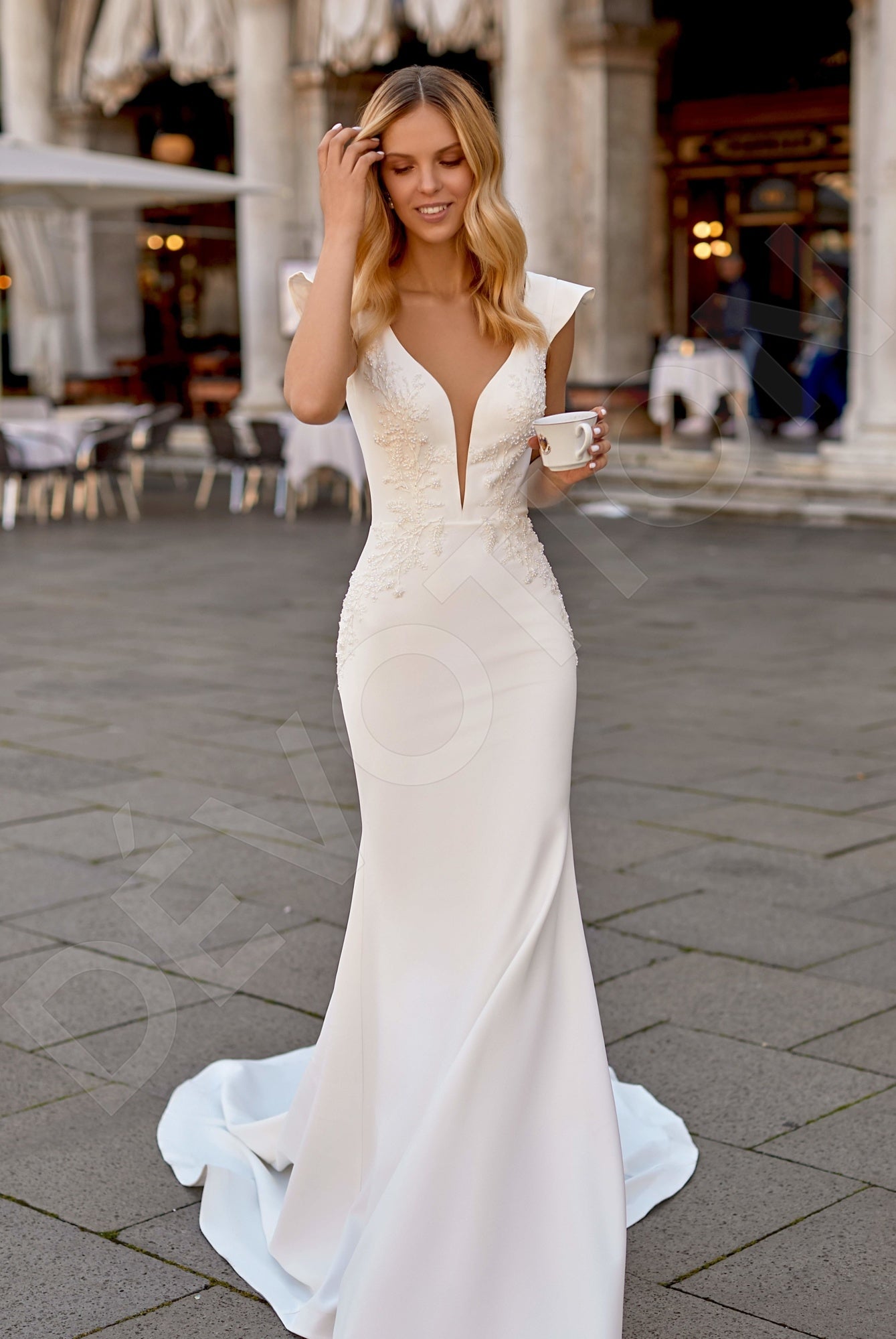 Lorenia Trumpet/Mermaid Deep V-neck Ivory Wedding dress Front